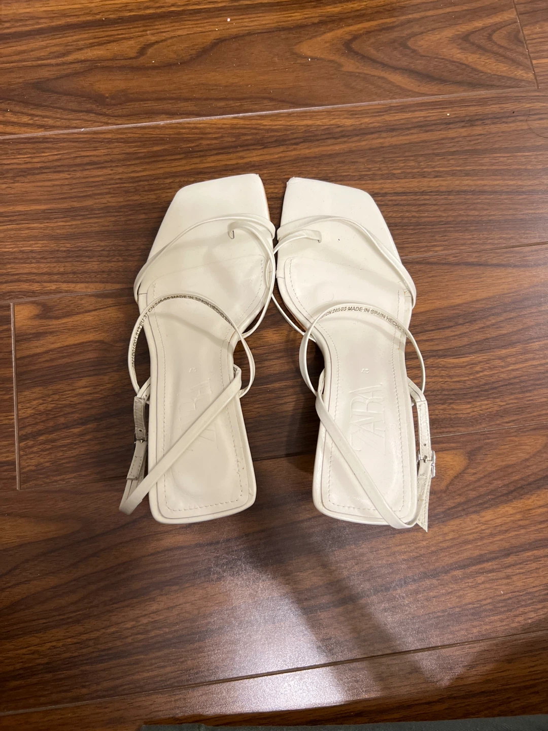 ⚽️ ZARA White Heeled Sandals Size 37
