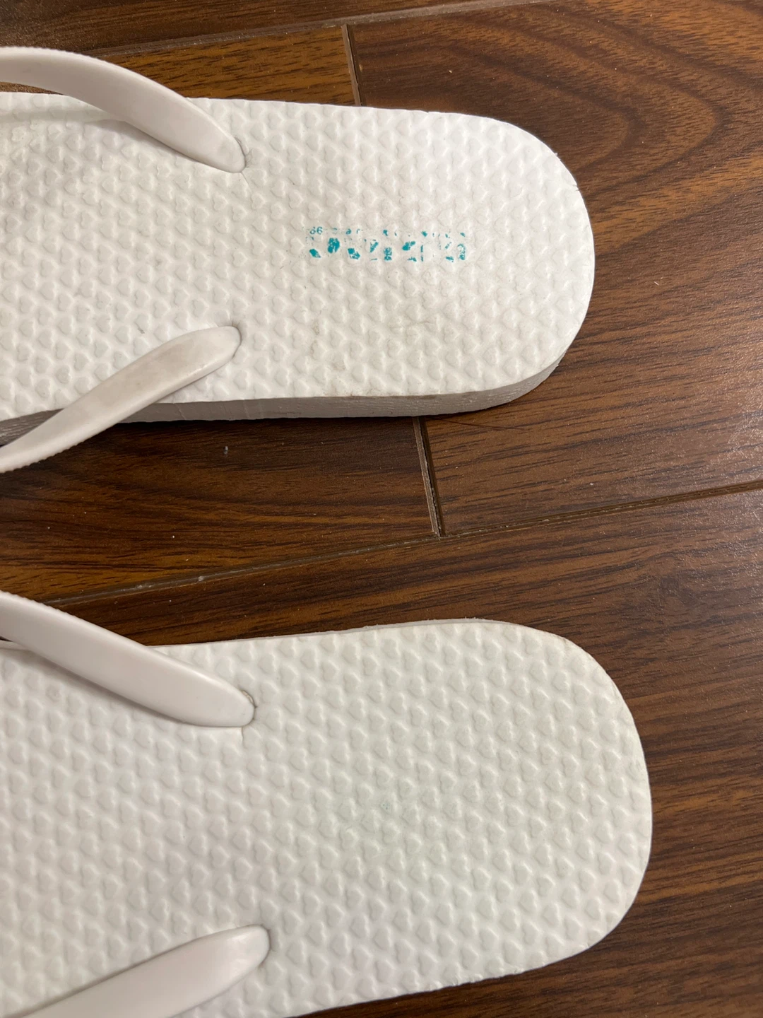 ⚽️ Old Navy White Flip Flops - photo 3