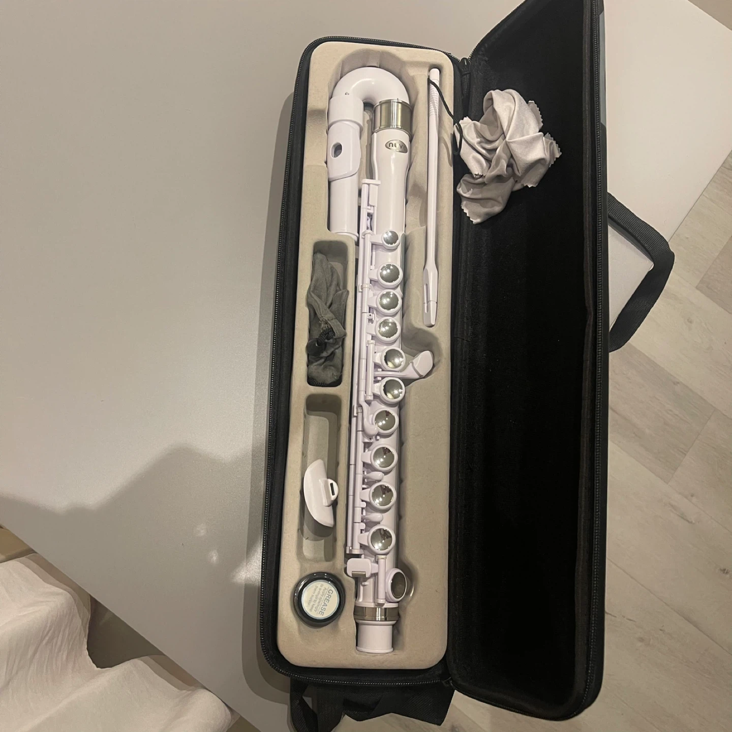 Novo White Flute with Case