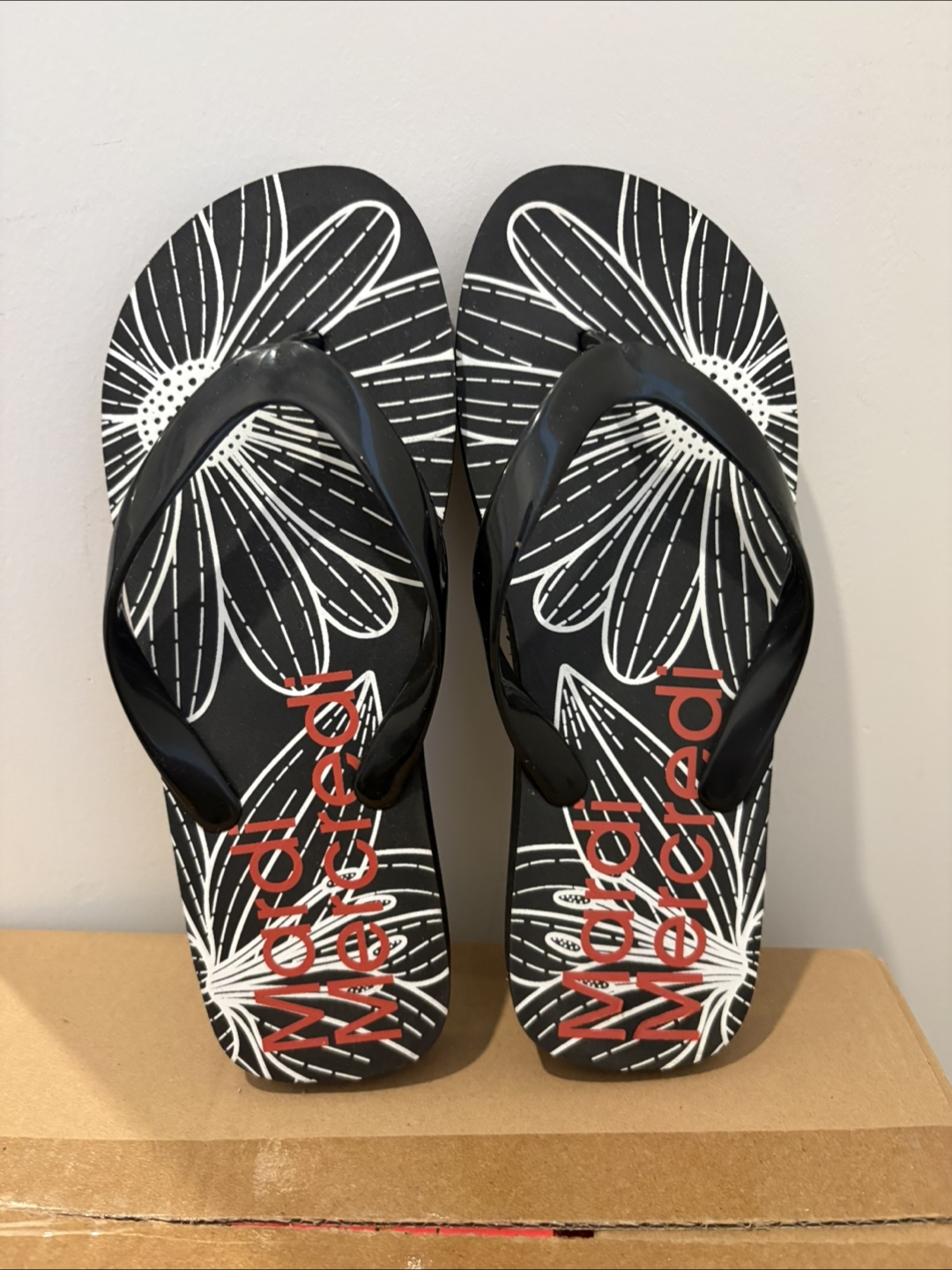Mardi Mercredi Flip Flops brand new - photo 2