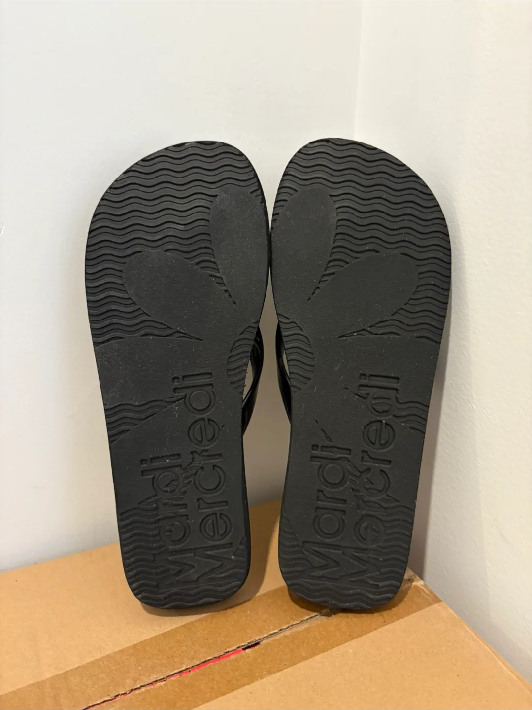 Mardi Mercredi Flip Flops brand new - photo 3