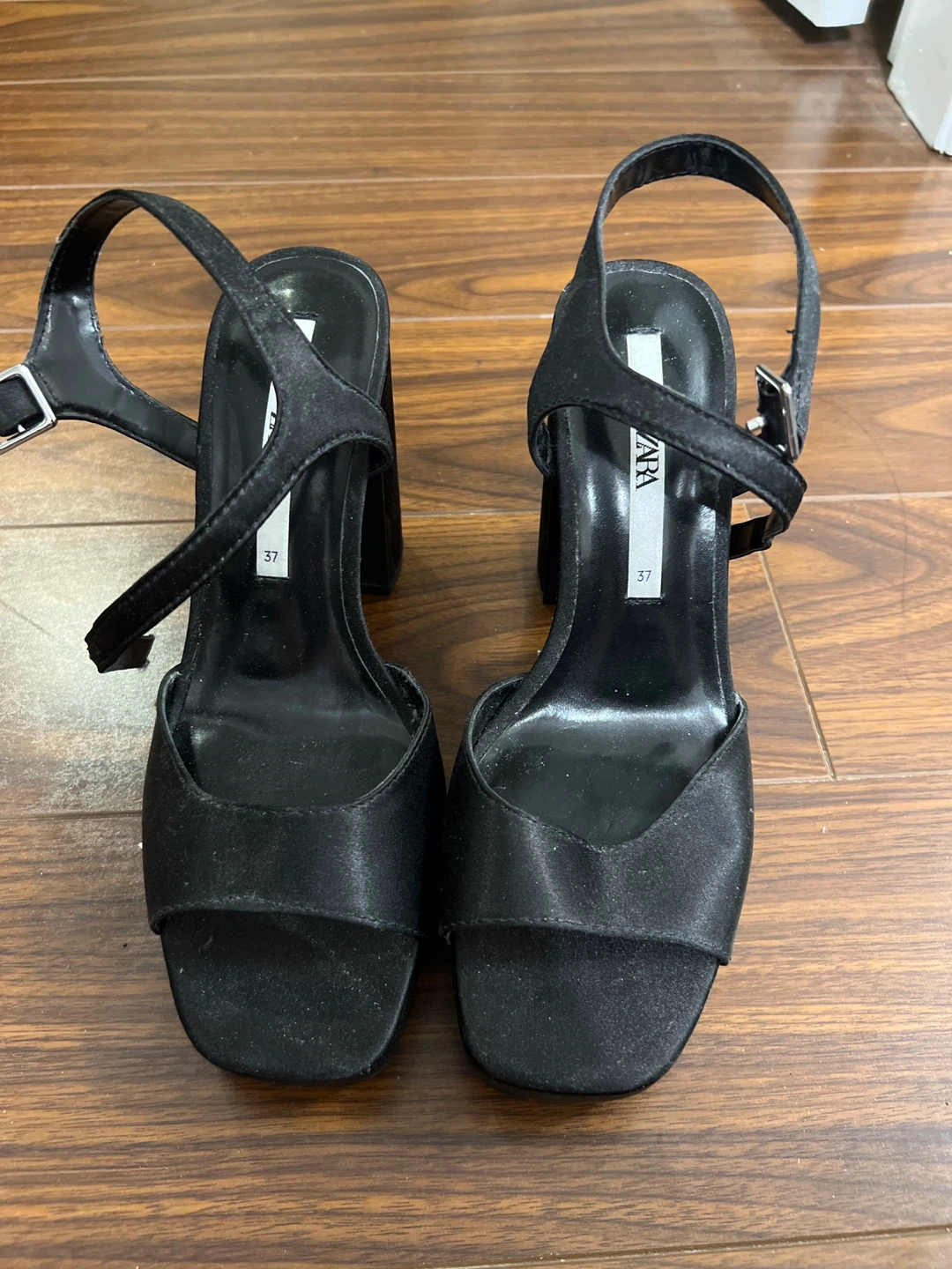 ⚽️ Zara Black Heeled Sandals Size 37