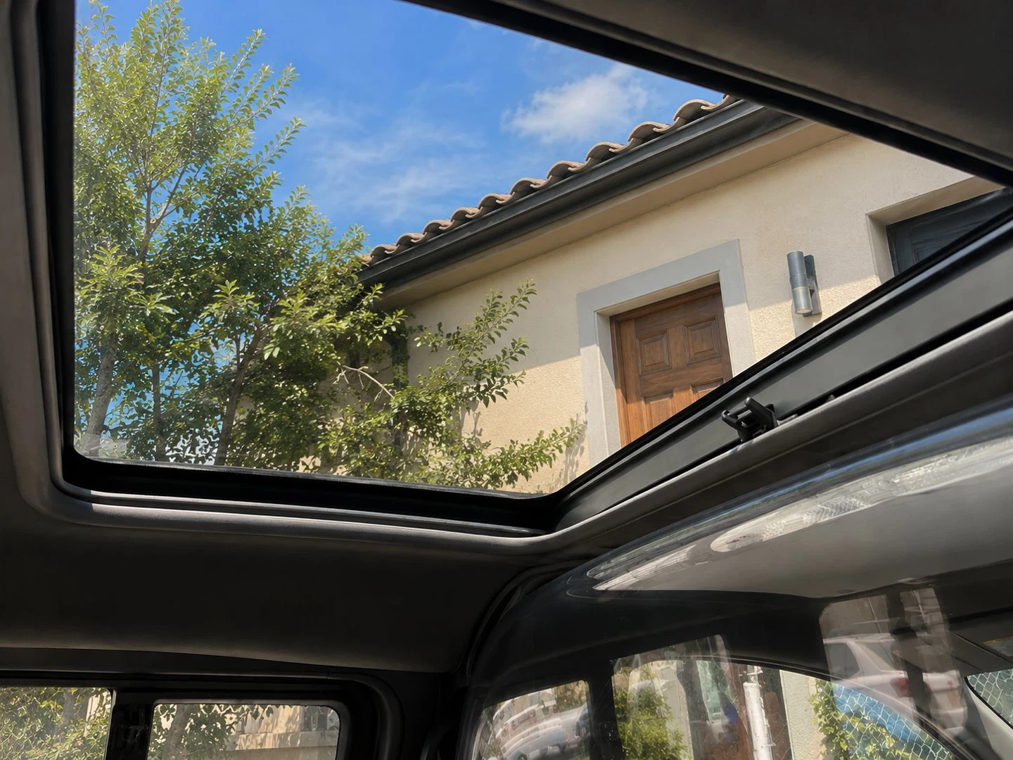 Car - photo 4