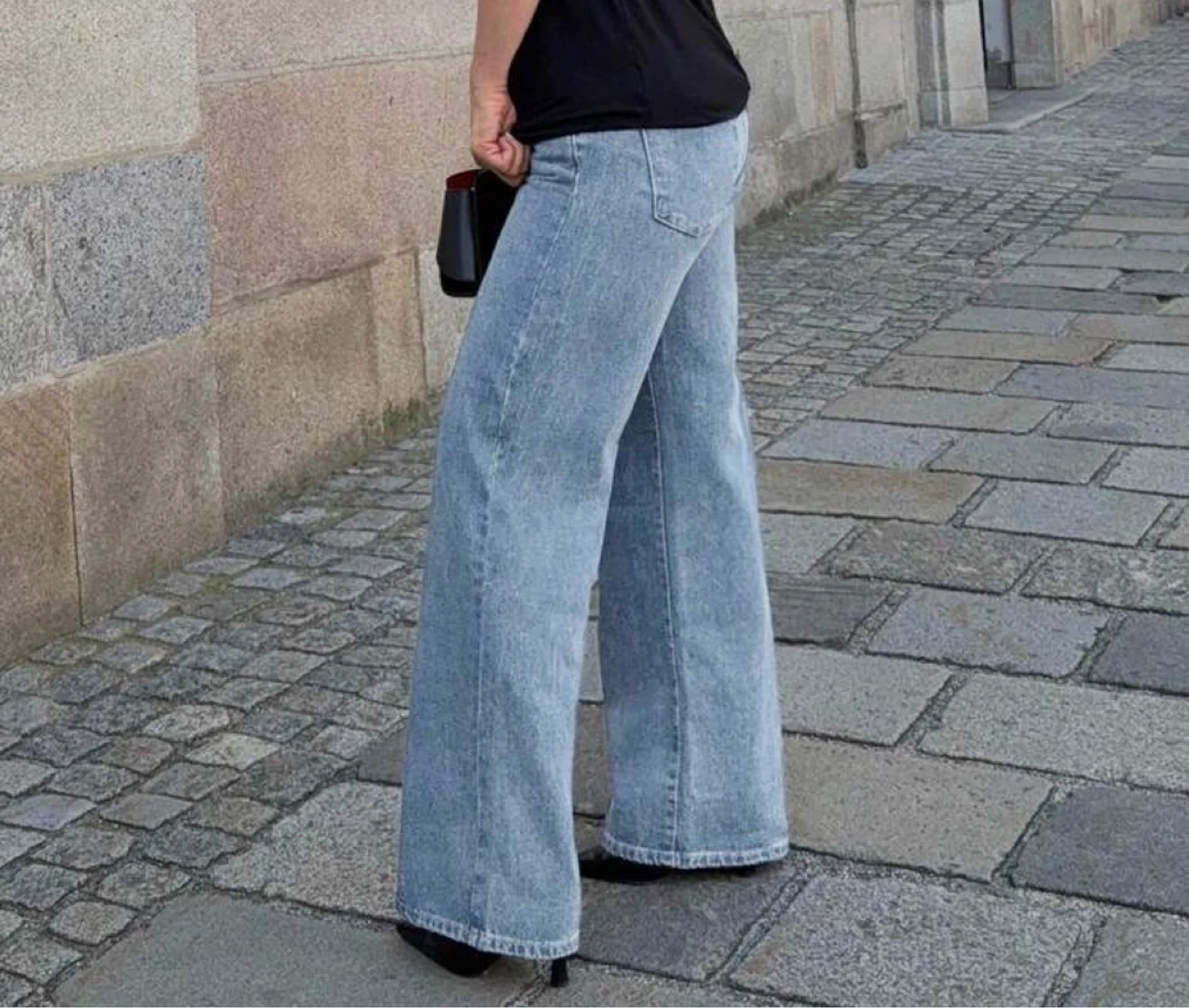 Women's Light Wash Wide Leg Jeans - photo 2
