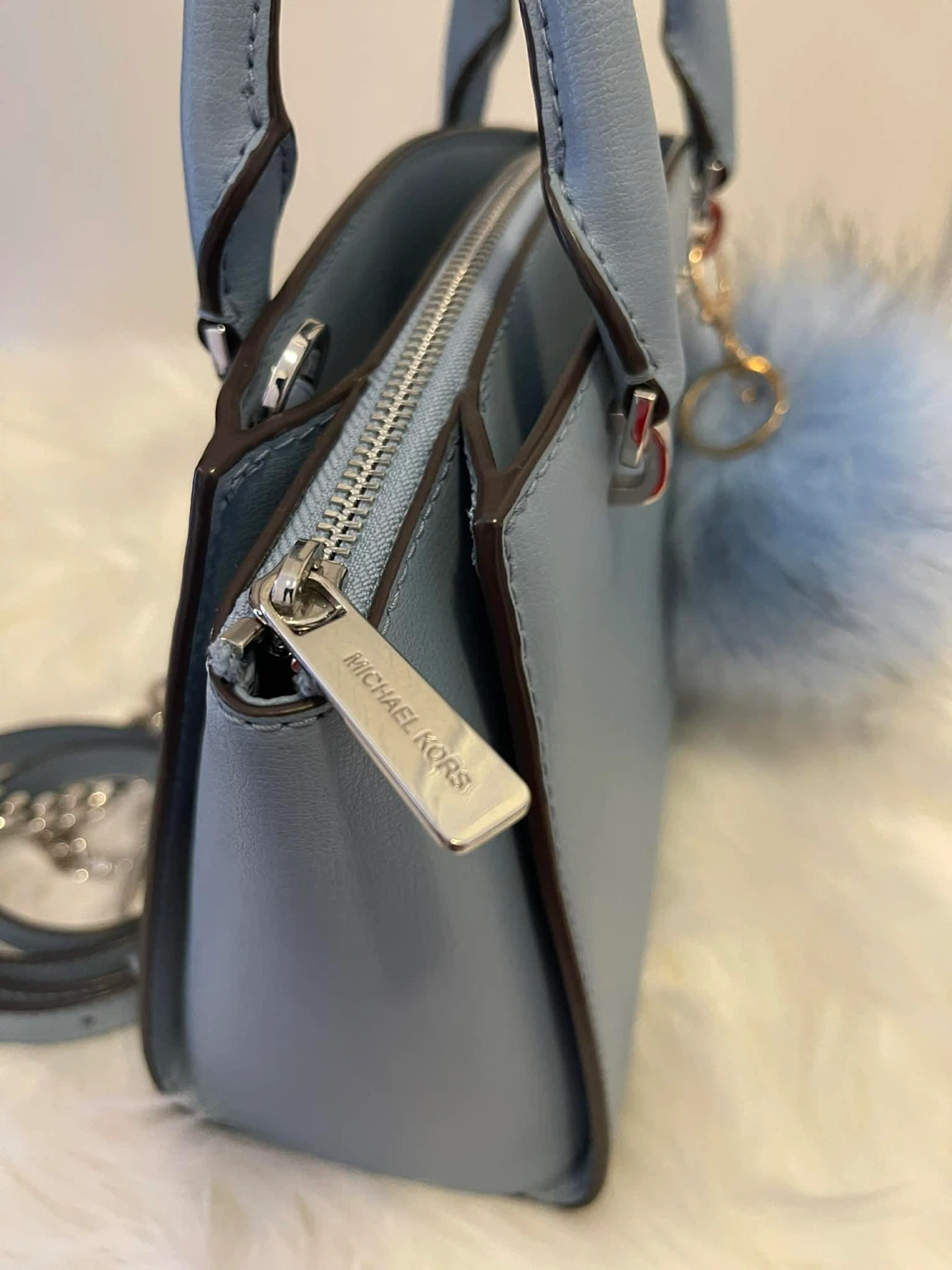Michael Kors Handbag + New Blue Fur Pom - photo 4
