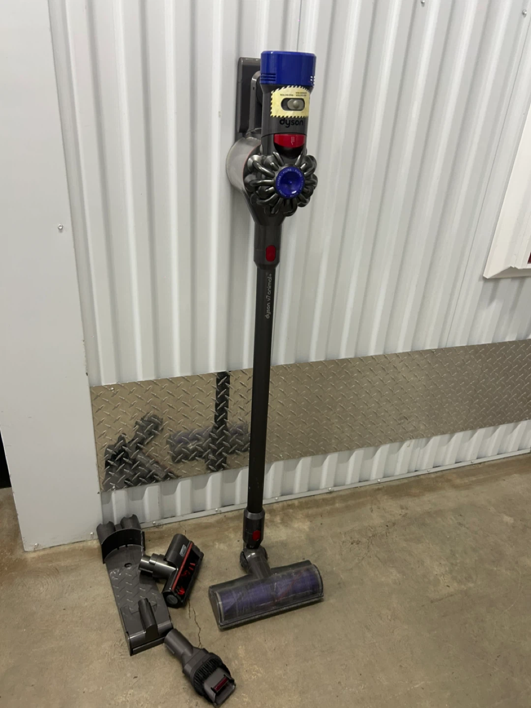 Dyson V7 Animal Cordless Vacuum - photo 2