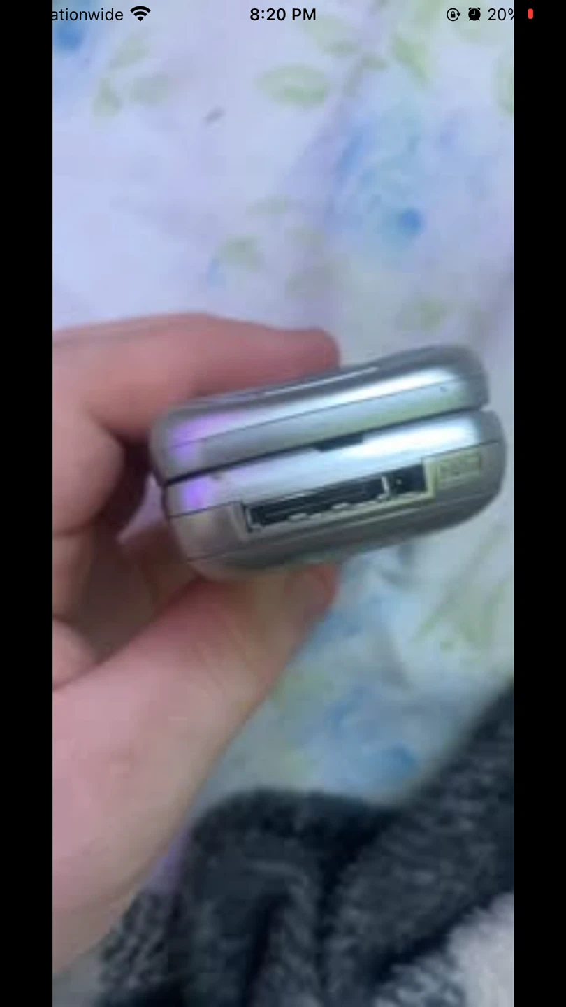 3 flip phones and one lg smart phone Read description