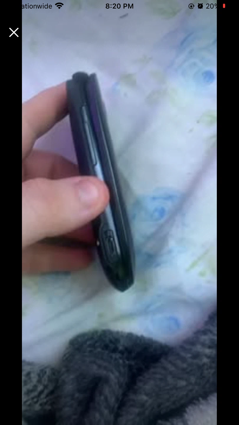 3 flip phones and one lg smart phone Read description - photo 2
