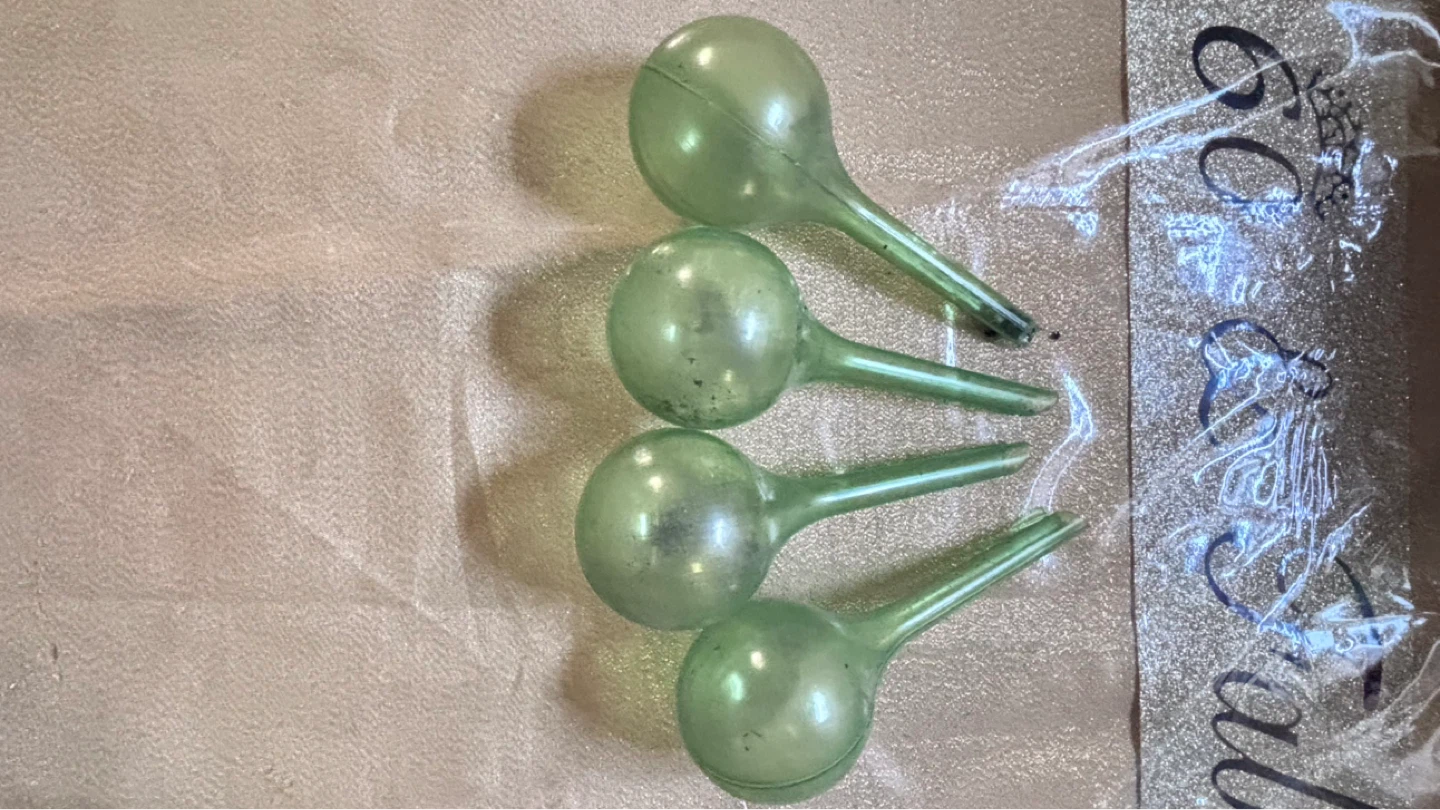 ⚽ Set of 4 Clear Bulb Plant Waterers
