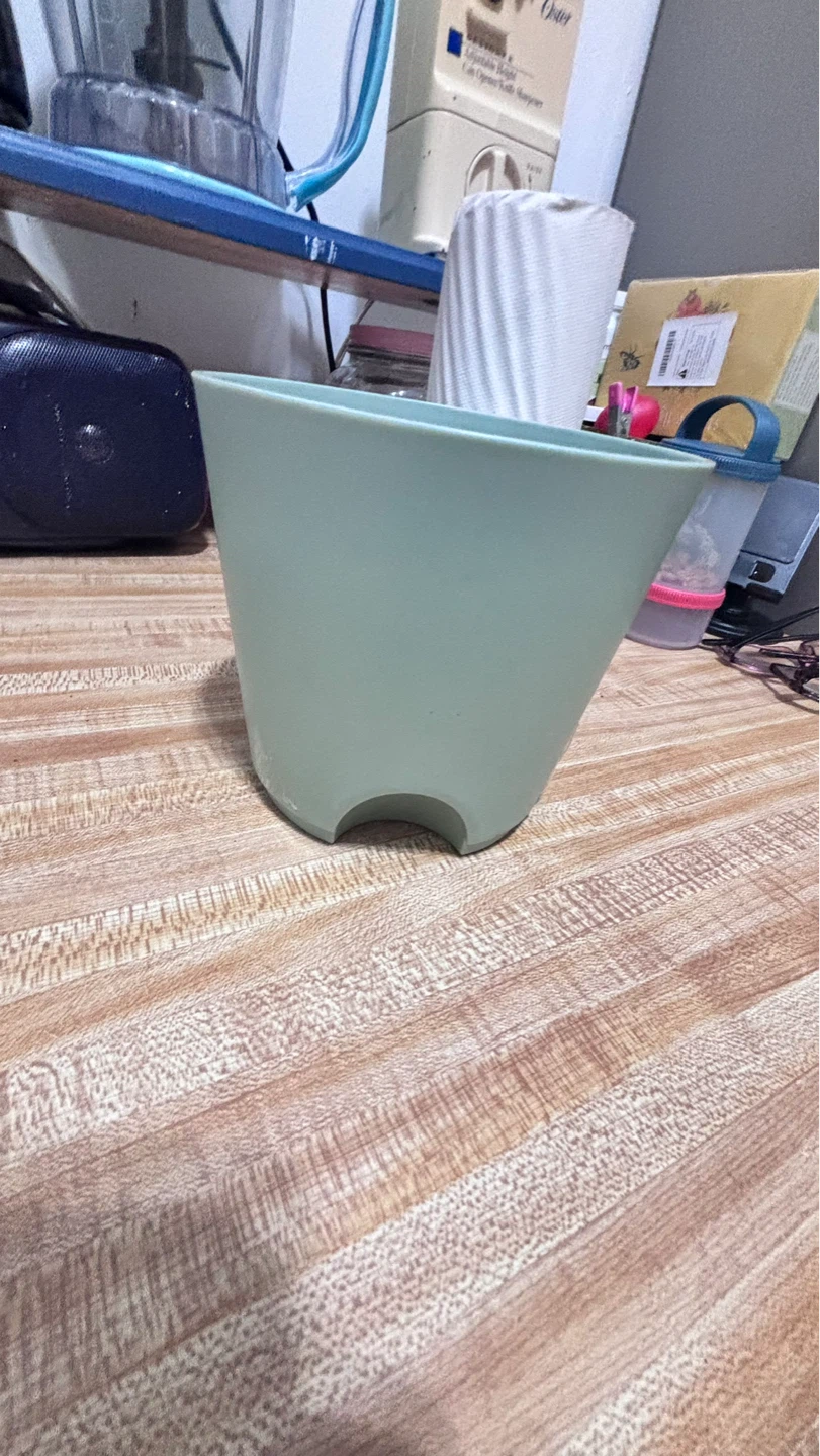 ⚽ Light Green Plastic Pot