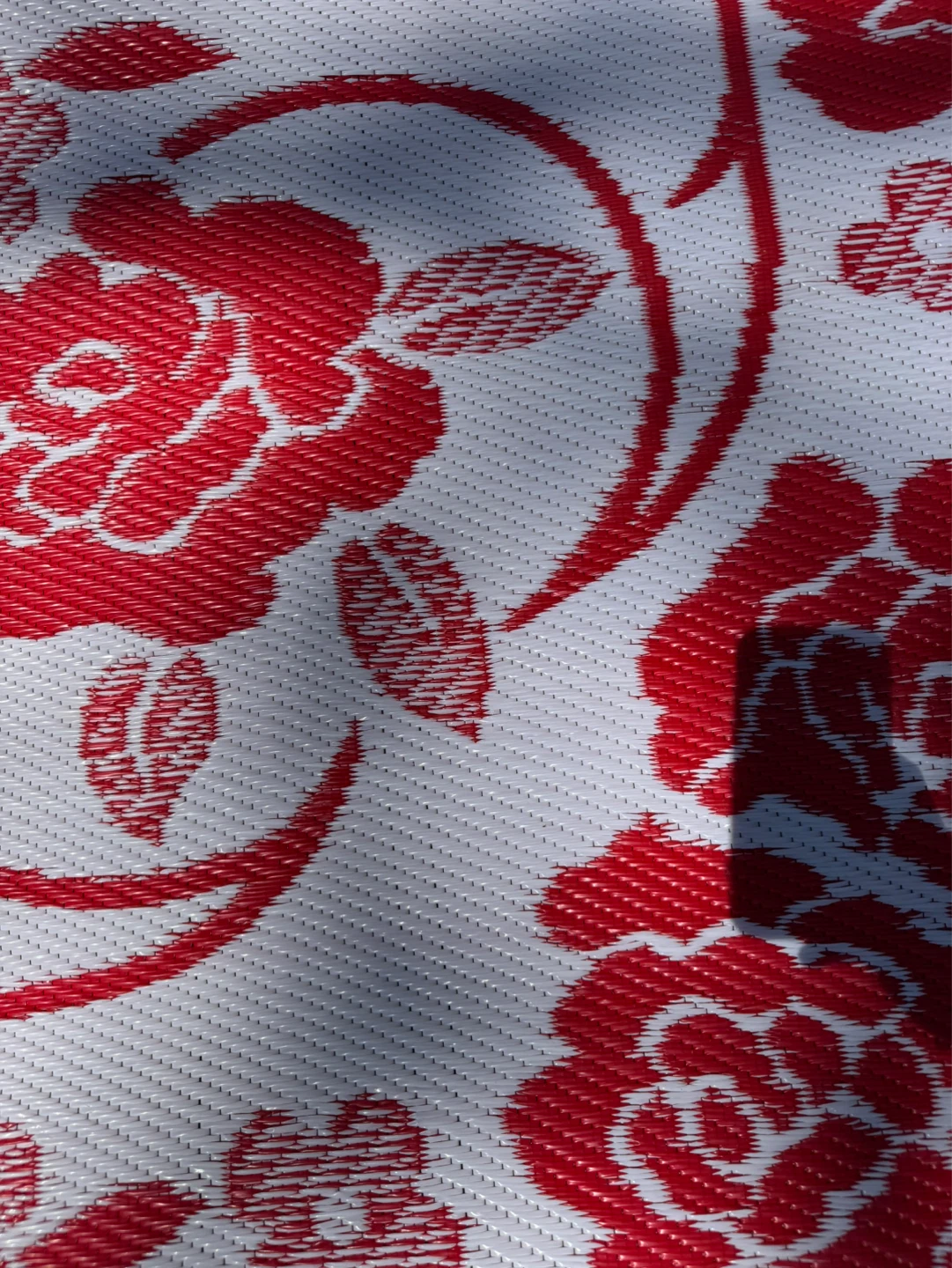 New extra large reversible Red and White Floral Picnic Blanket - photo 4