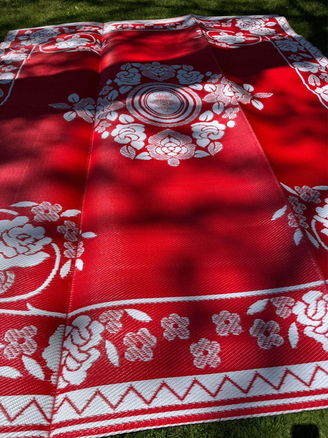 New extra large reversible Red and White Floral Picnic Blanket - photo 2