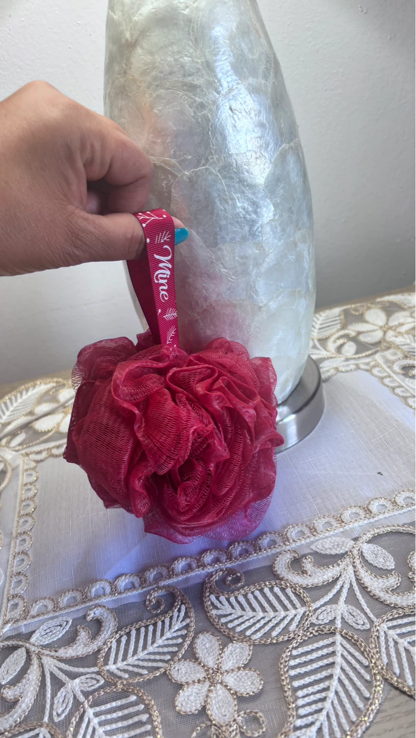 ⚽ Pink Mesh Shower Pouf