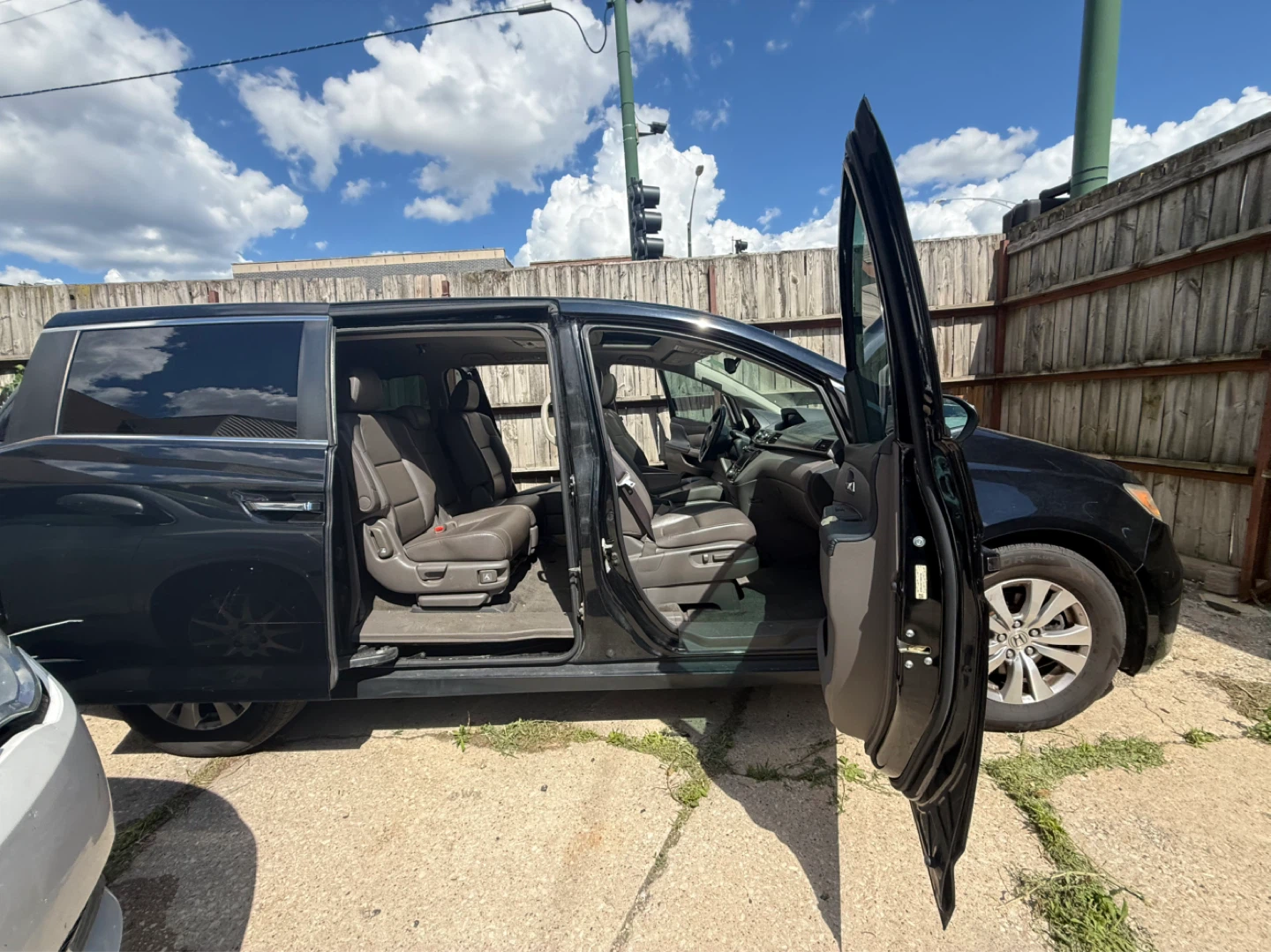 2014 Black Honda Odyssey - photo 4