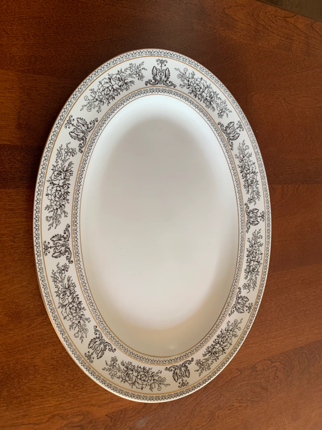 ⚽ Wedgwood Black Columbia Oval Serving Platter