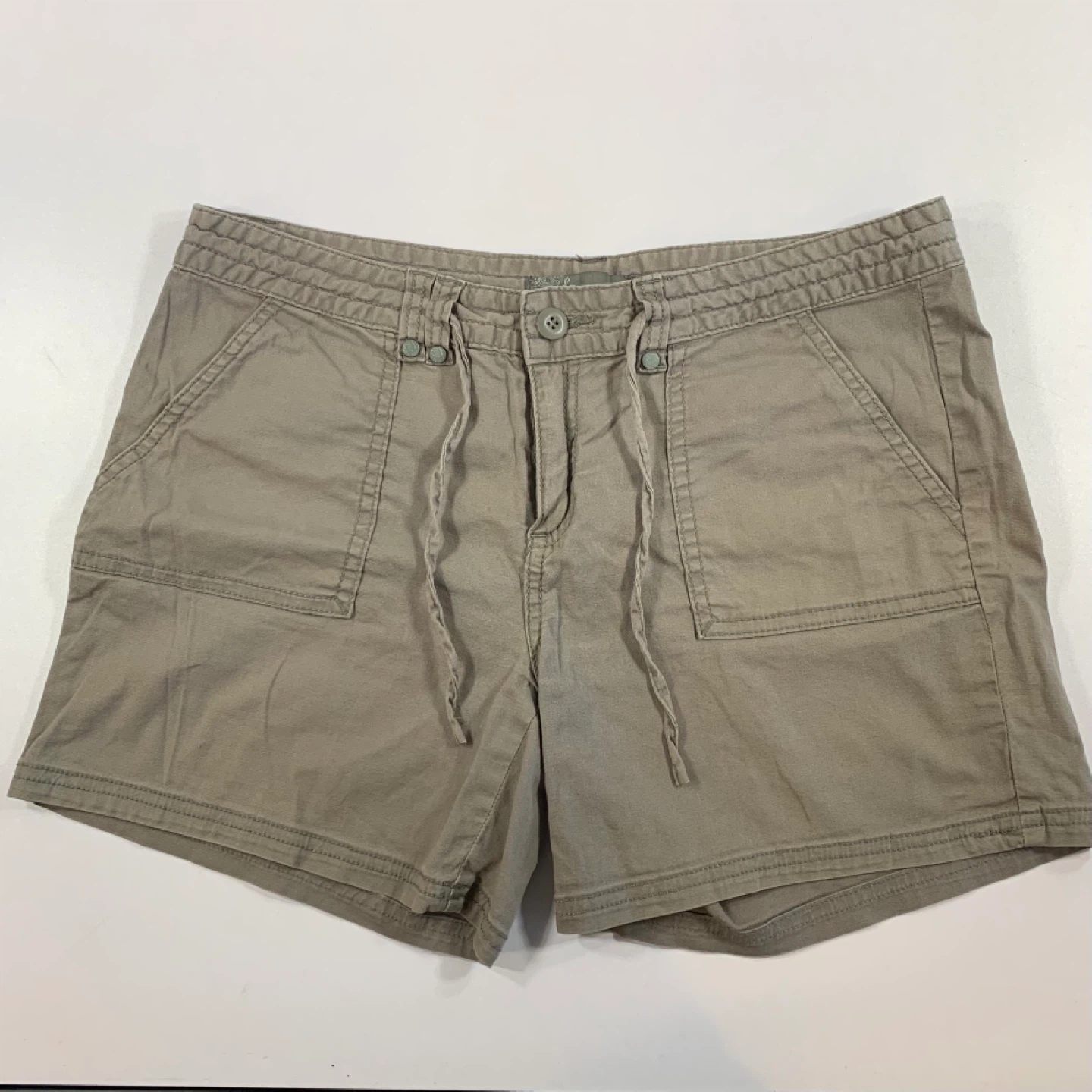⚽️ Prana Women's Cargo Shorts Size 8