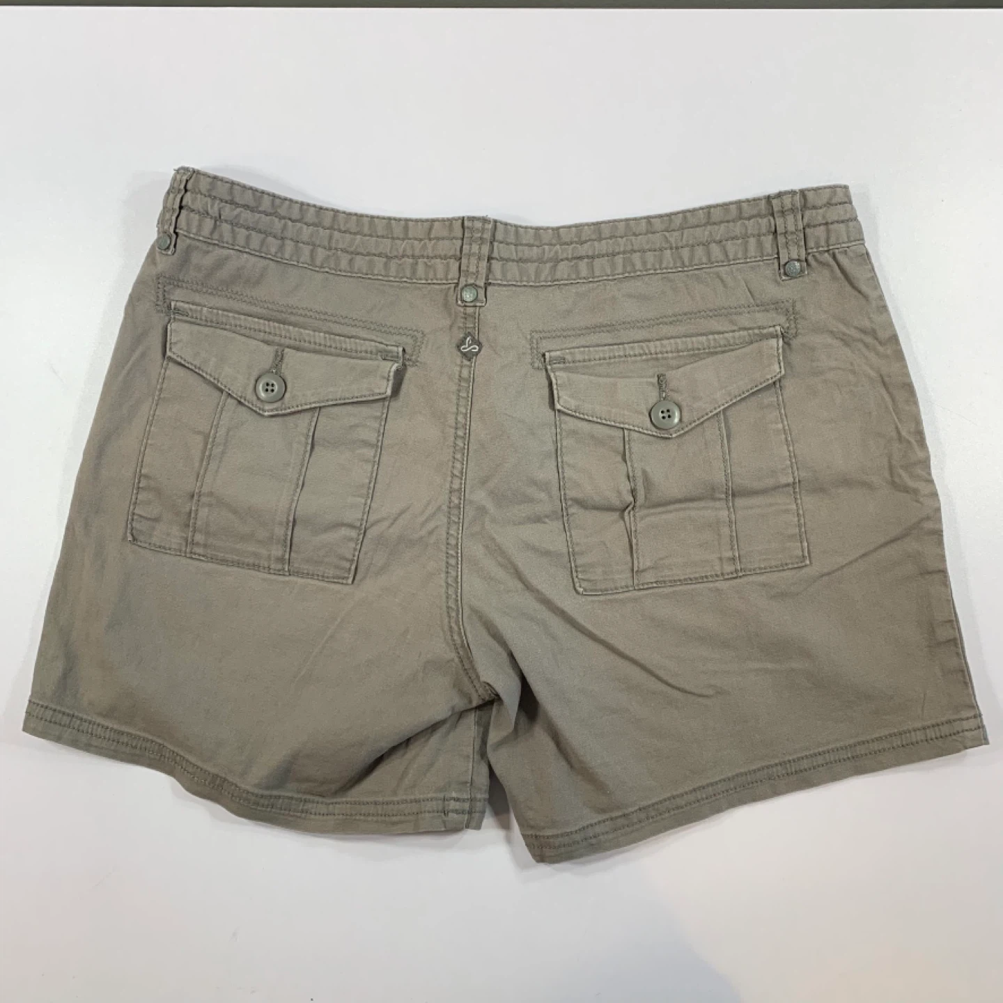 ⚽️ Prana Women's Cargo Shorts Size 8 - photo 2