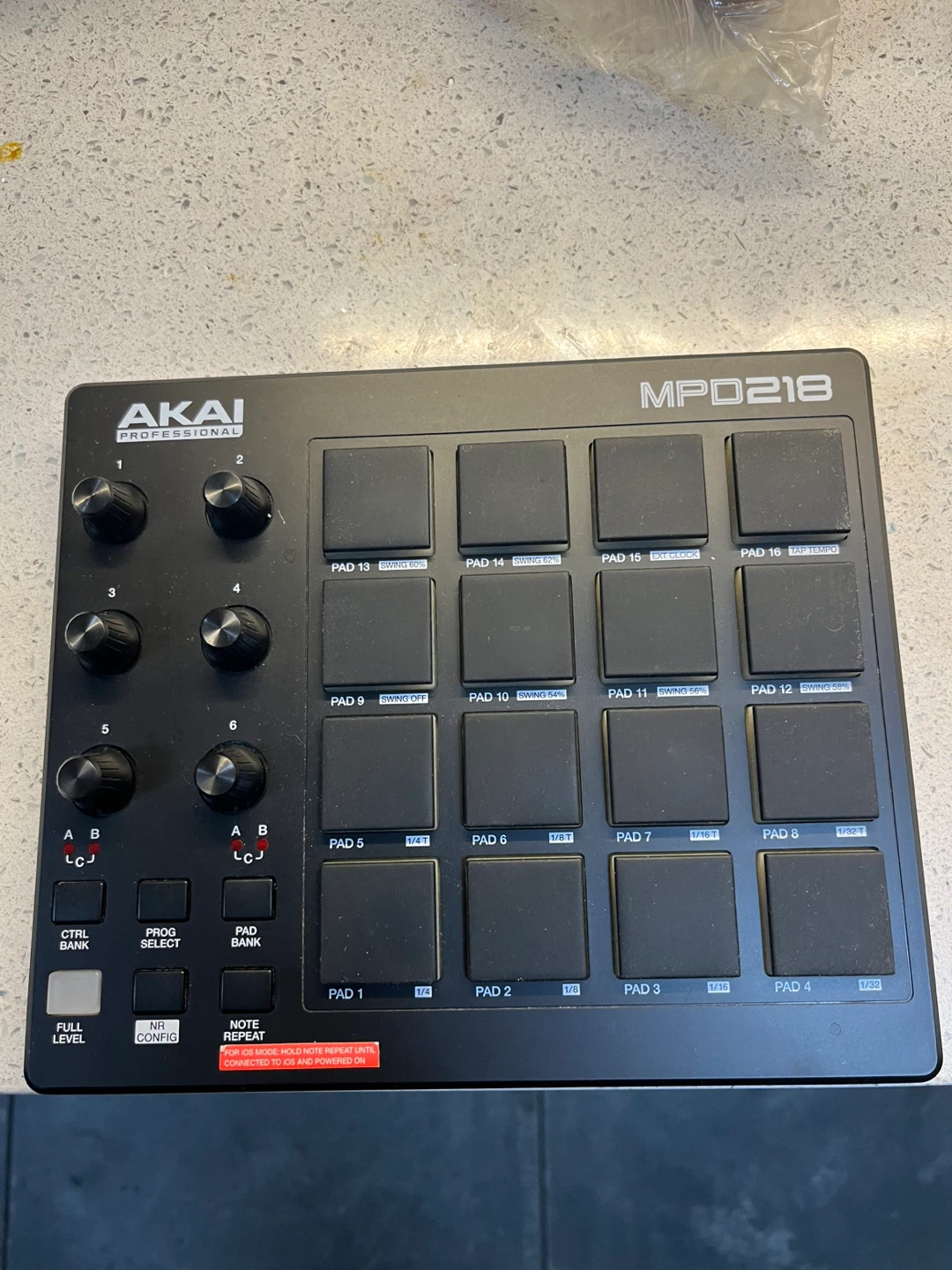 ⚽ AKAI MPD218 Performance Pad Controller