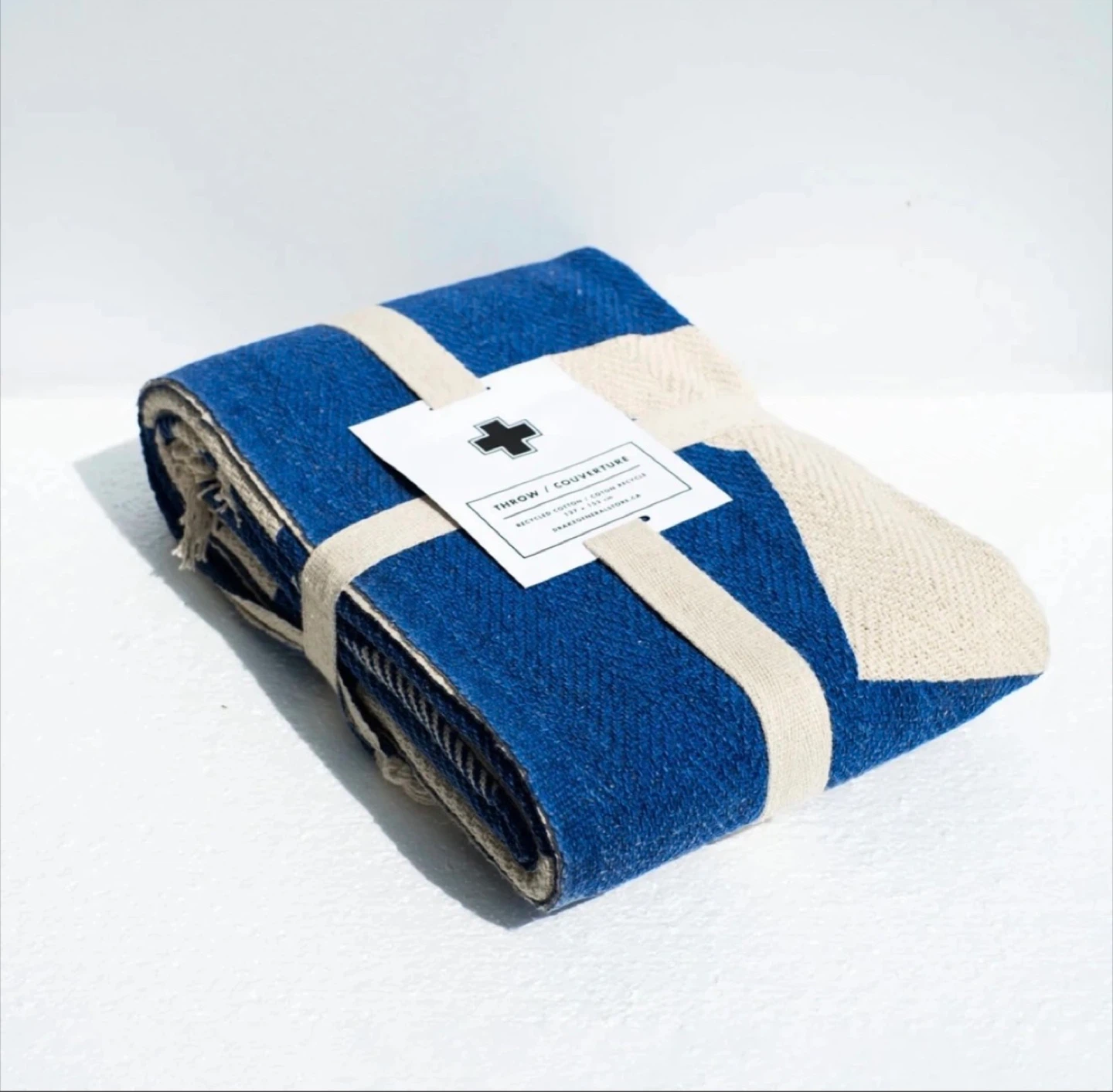 ⚽️Brand new drake general store Canada Throw Blanket - photo 3