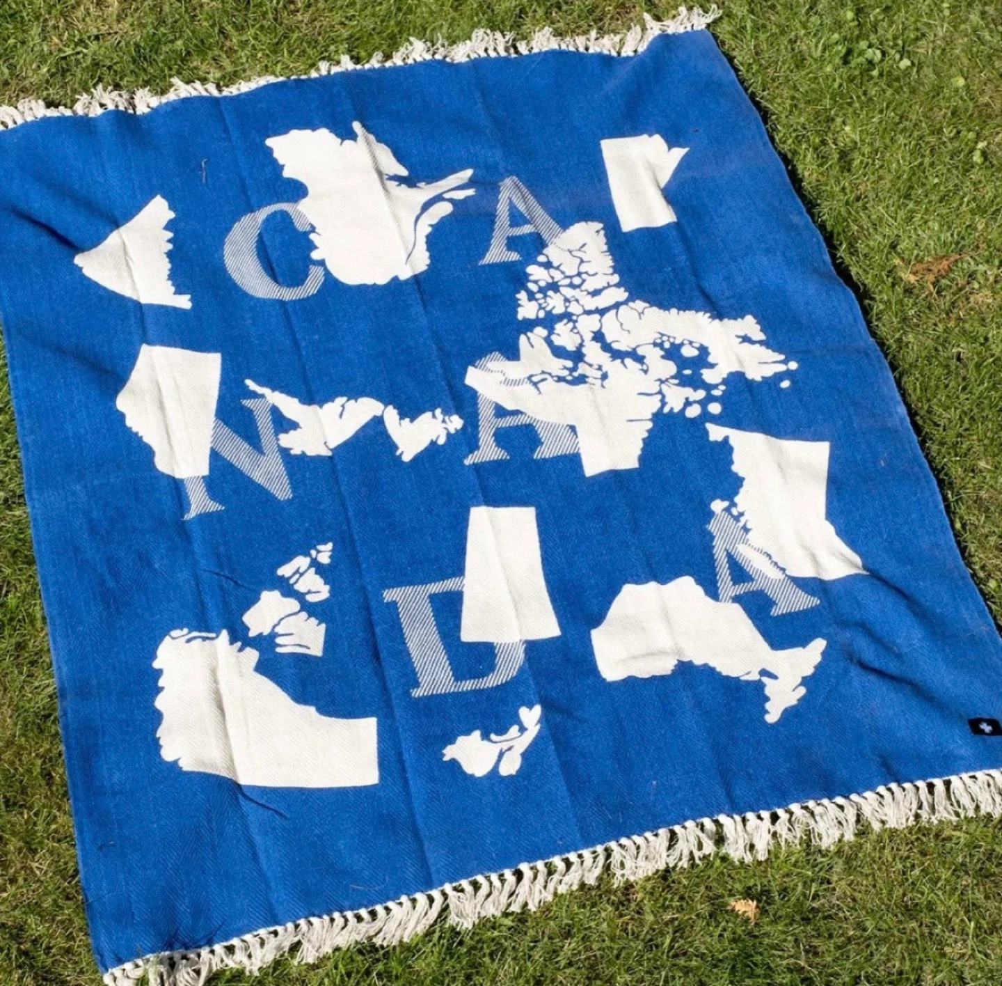 ⚽️Brand new drake general store Canada Throw Blanket