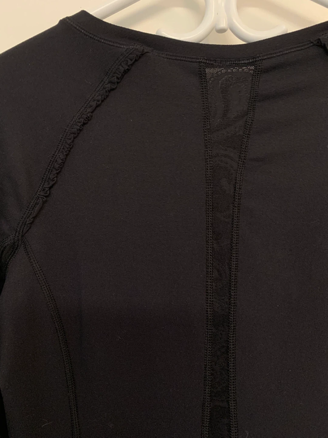 ⚽️ Lululemon Black Long Sleeve Top with Lace Detail - photo 4
