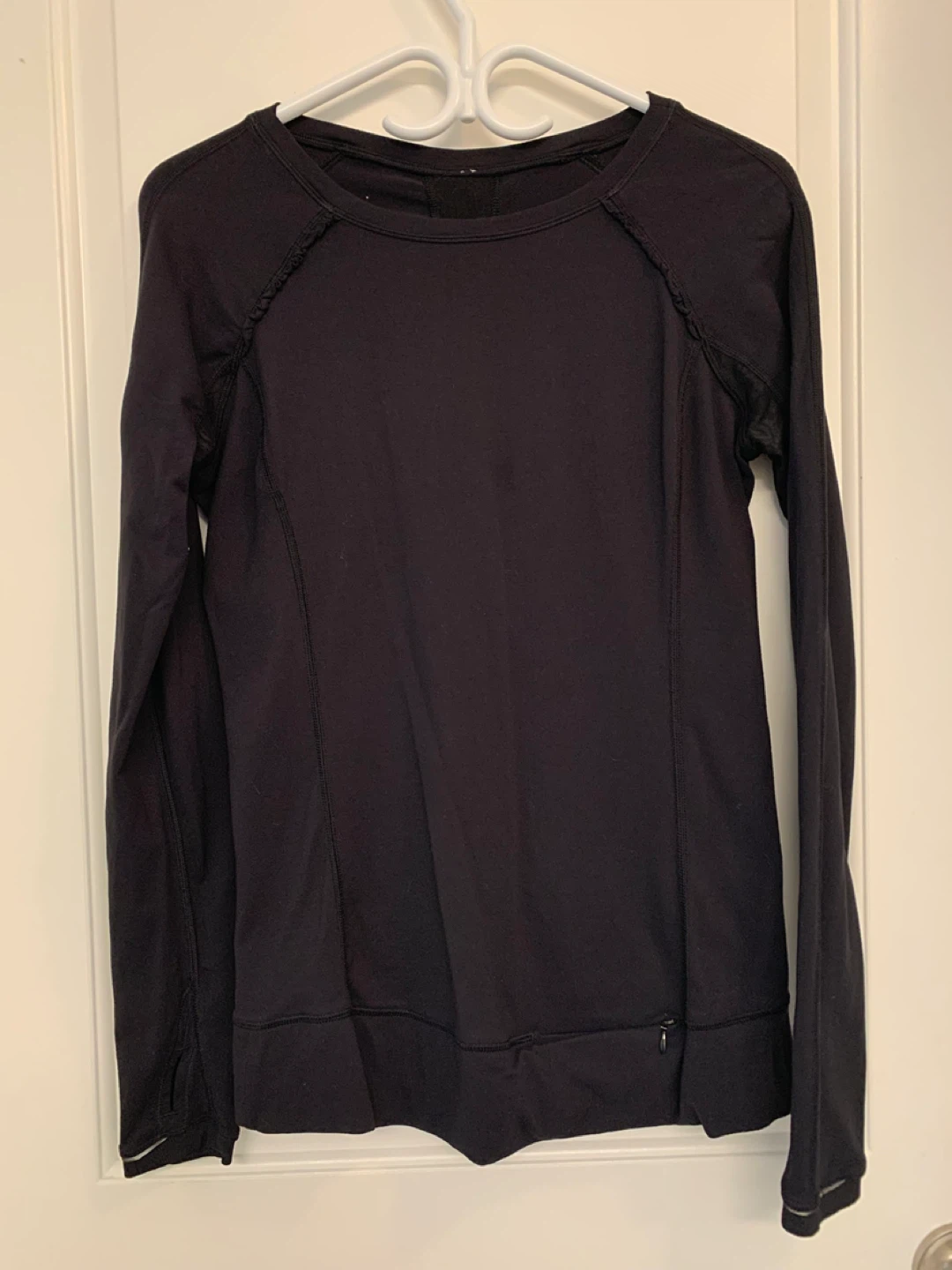 ⚽️ Lululemon Black Long Sleeve Top with Lace Detail - photo 2