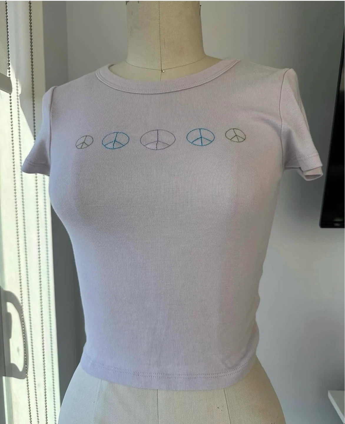 ⚽️American eagle peace tshirt size Xs
