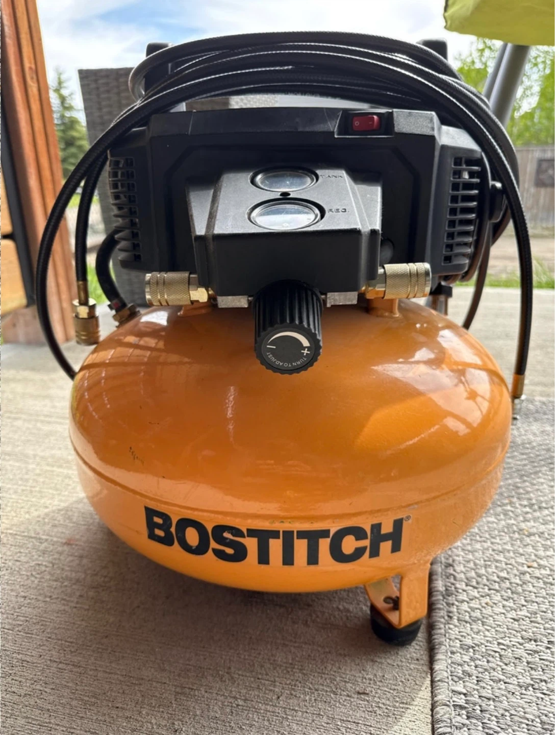Bostitch 6 gallon Compressor with Hose