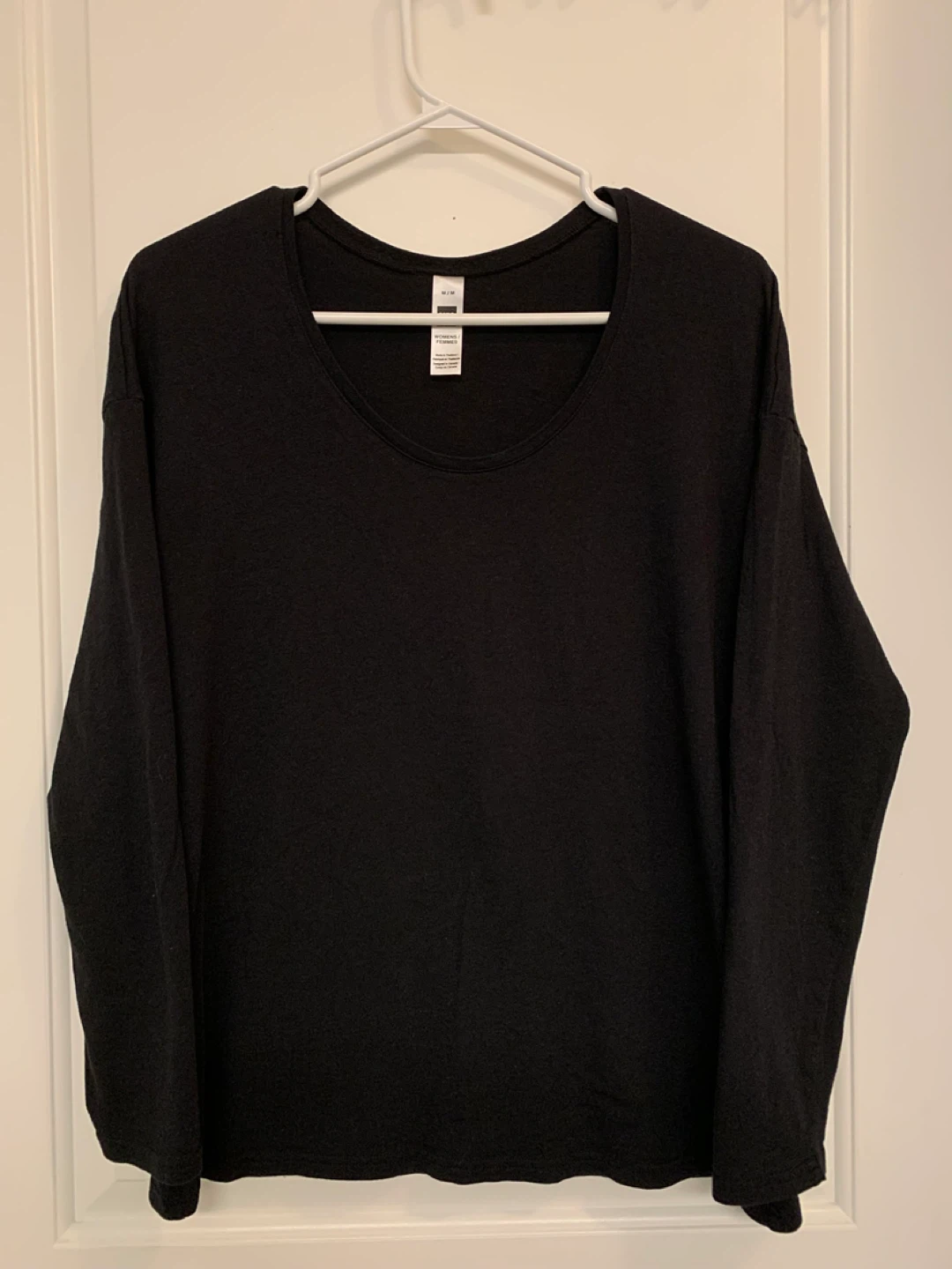 ⚽️ MEC Black Long Sleeve Top Size Medium