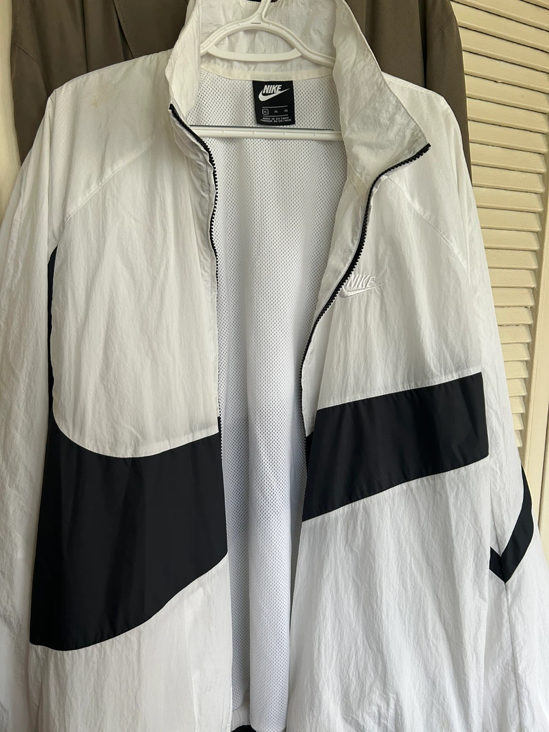 Nike White/Black Swoosh Windbreaker Jacket XL - photo 2