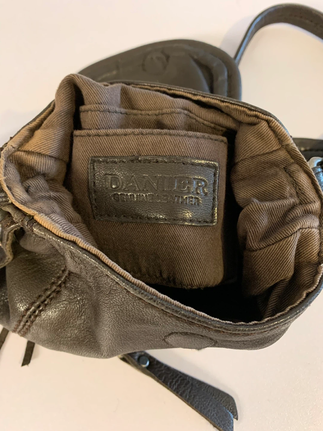 ⚽️ Danier Genuine Leather Crossbody Bag with Fringe - photo 5