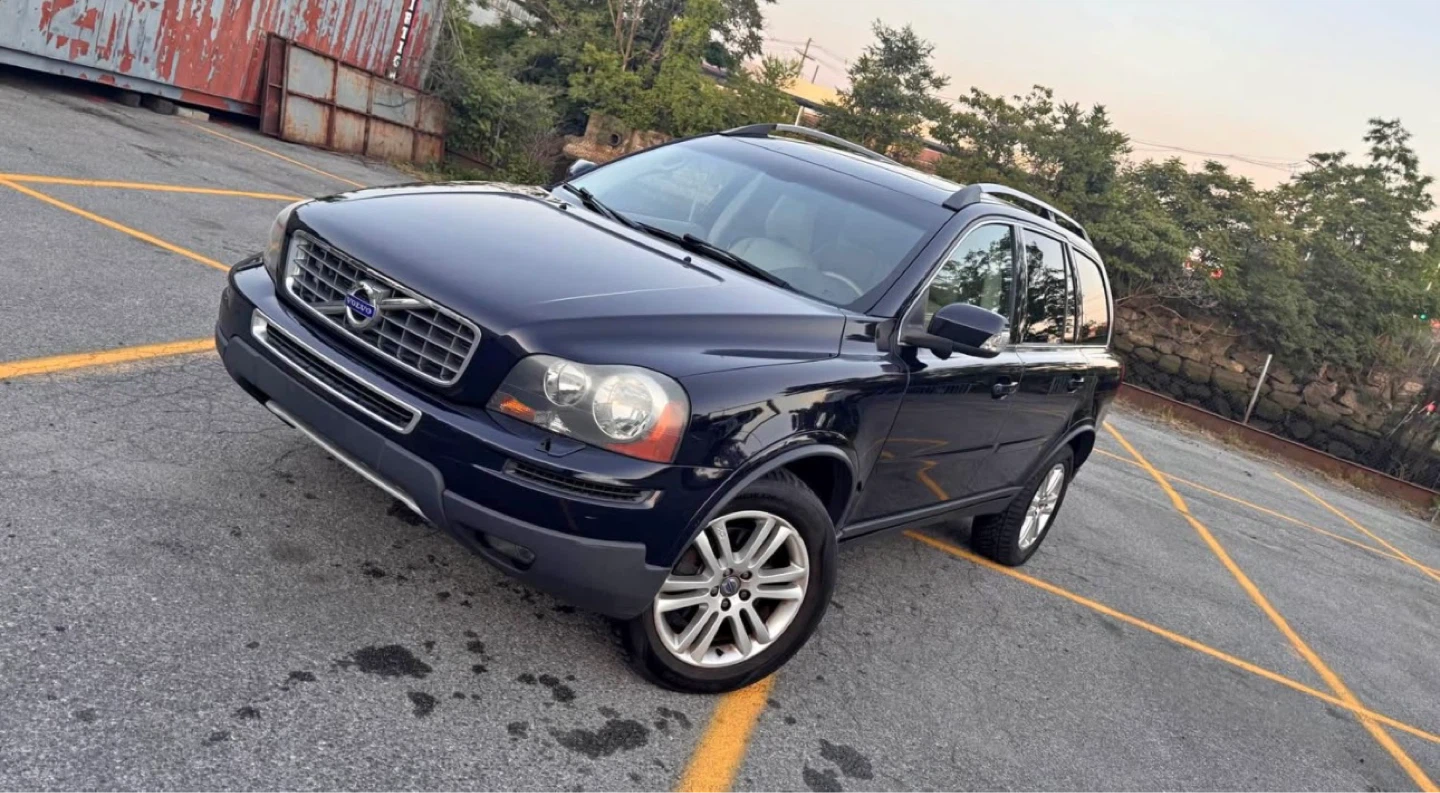 20011 Volvo XC90 • 3.2 Premier Plus Sport Utility 4D