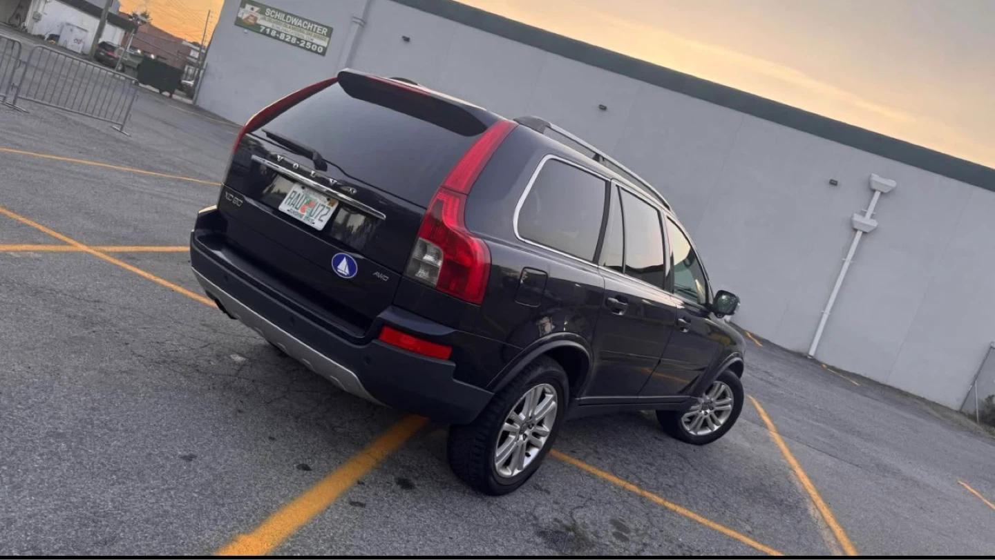 20011 Volvo XC90 • 3.2 Premier Plus Sport Utility 4D - photo 2
