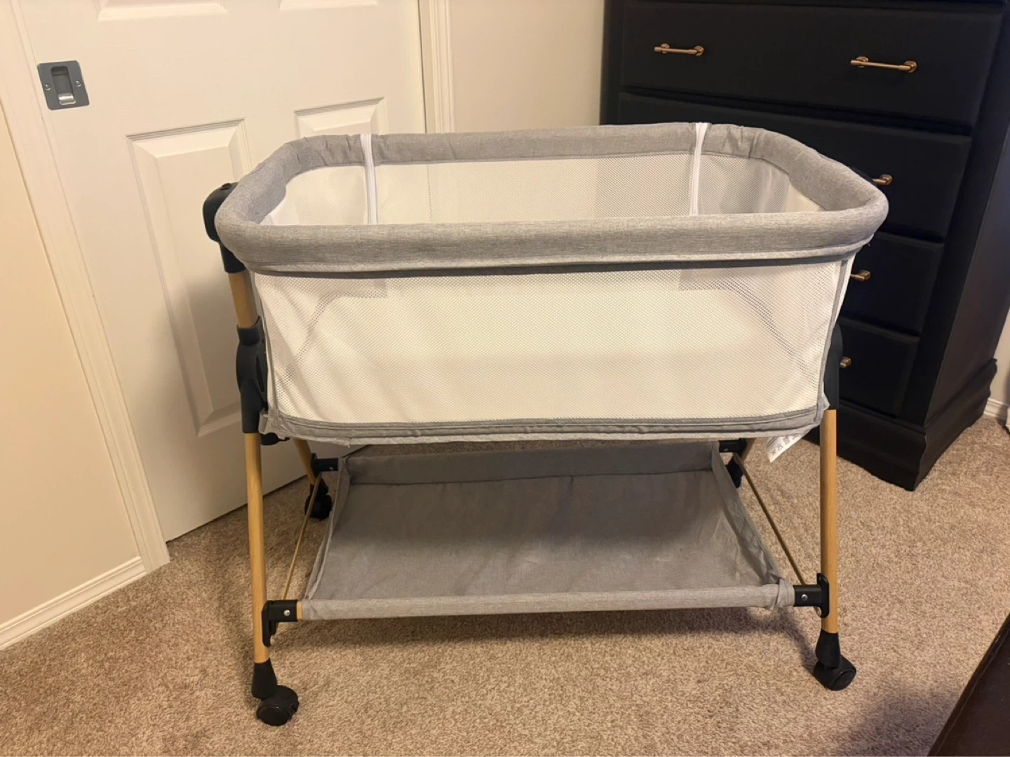 Grey Bassinet with Wheels - photo 2