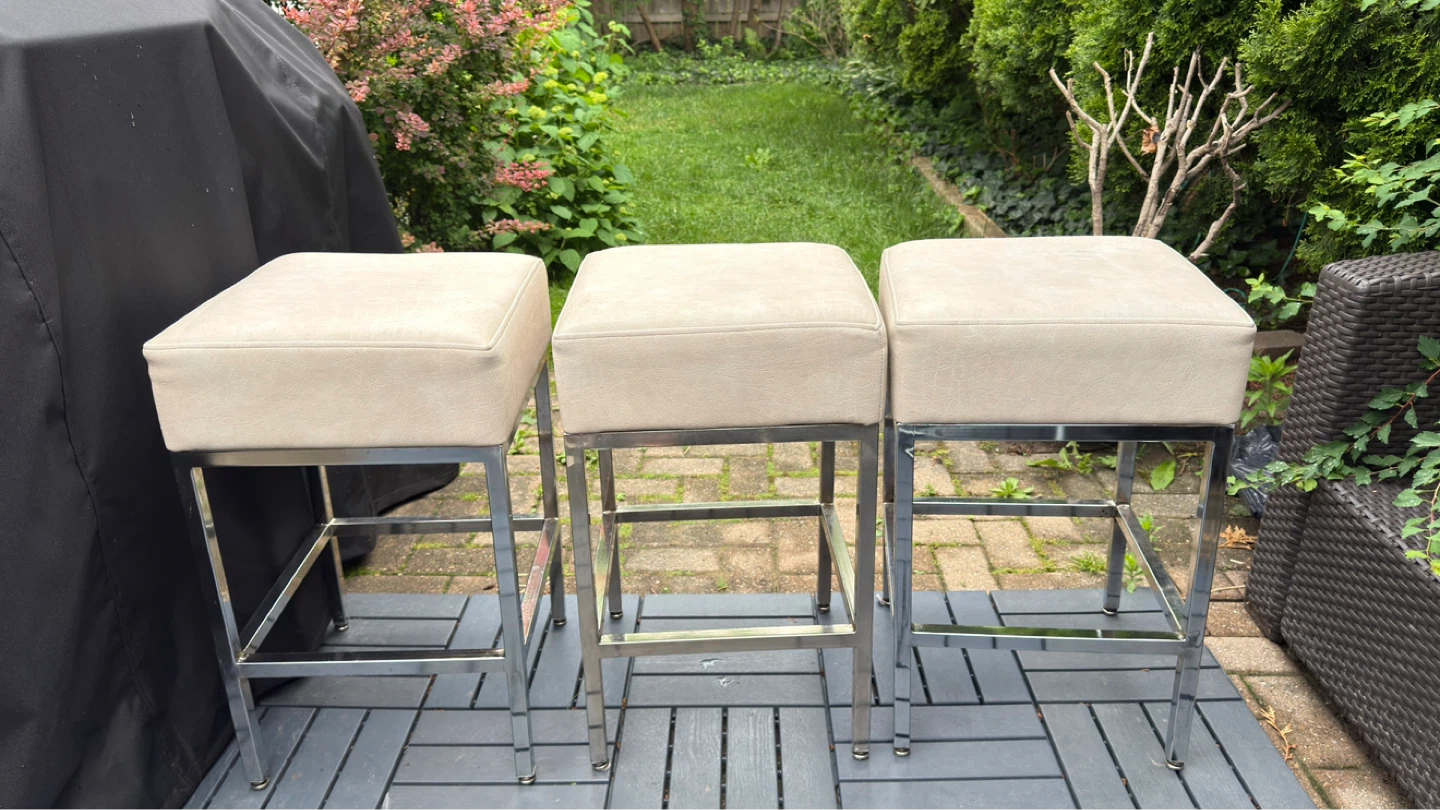 Set of 3 Modern Bar Stools ⚽️