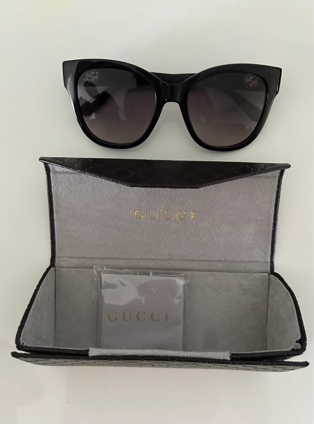 Gucci Sunglasses with Case - photo 2