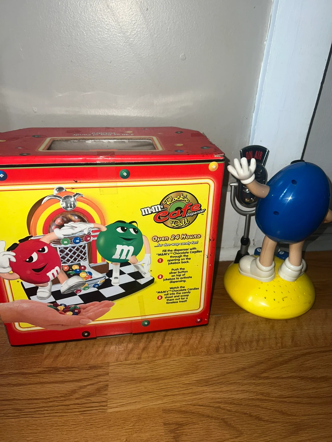 M&M's Rockin' Cafe Jukebox Candy Dispenser ⚽️ - photo 2