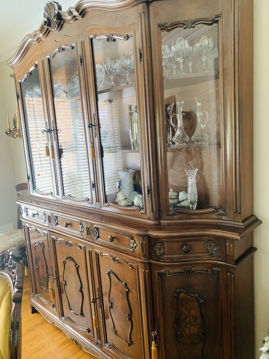 6 piece dining room set with hutch solid walnut (believed) - photo 2