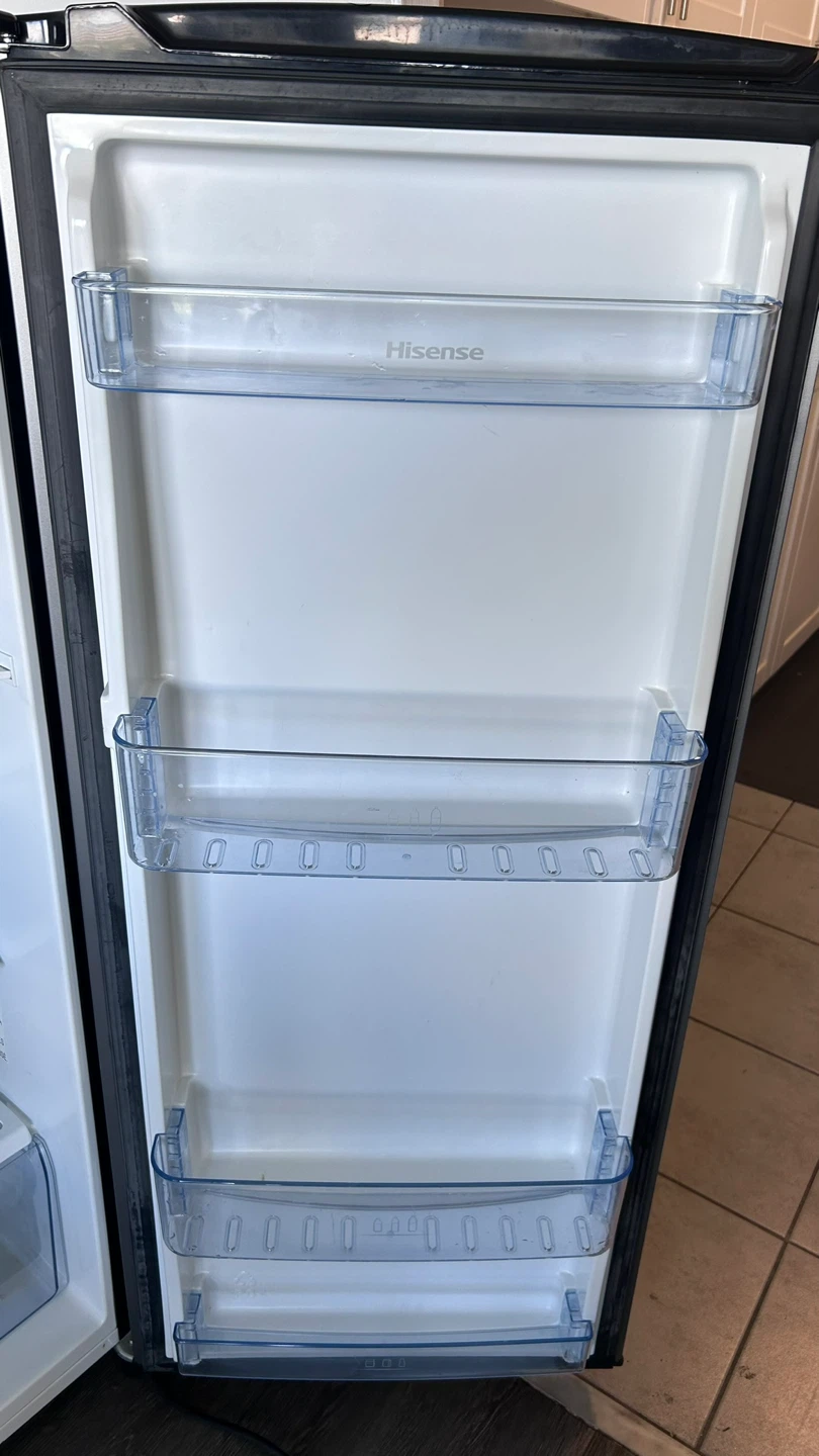 Hisense Mini Fridge - photo 5