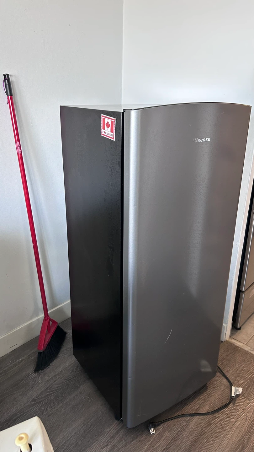 Hisense Mini Fridge - photo 3
