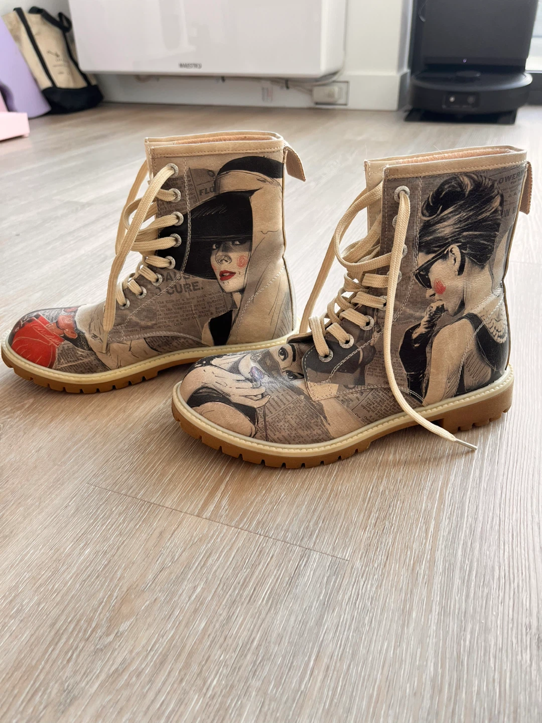 Audrey Hepurn print boots - photo 2