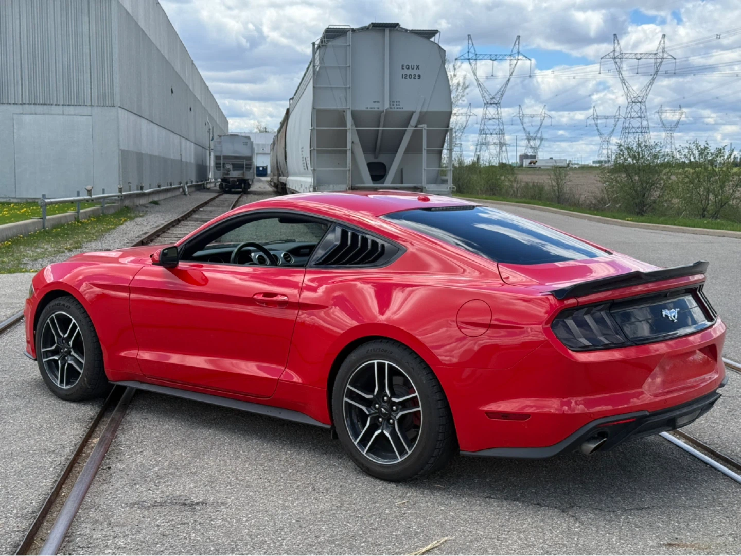 Red Ford Mustang Coupe - photo 2