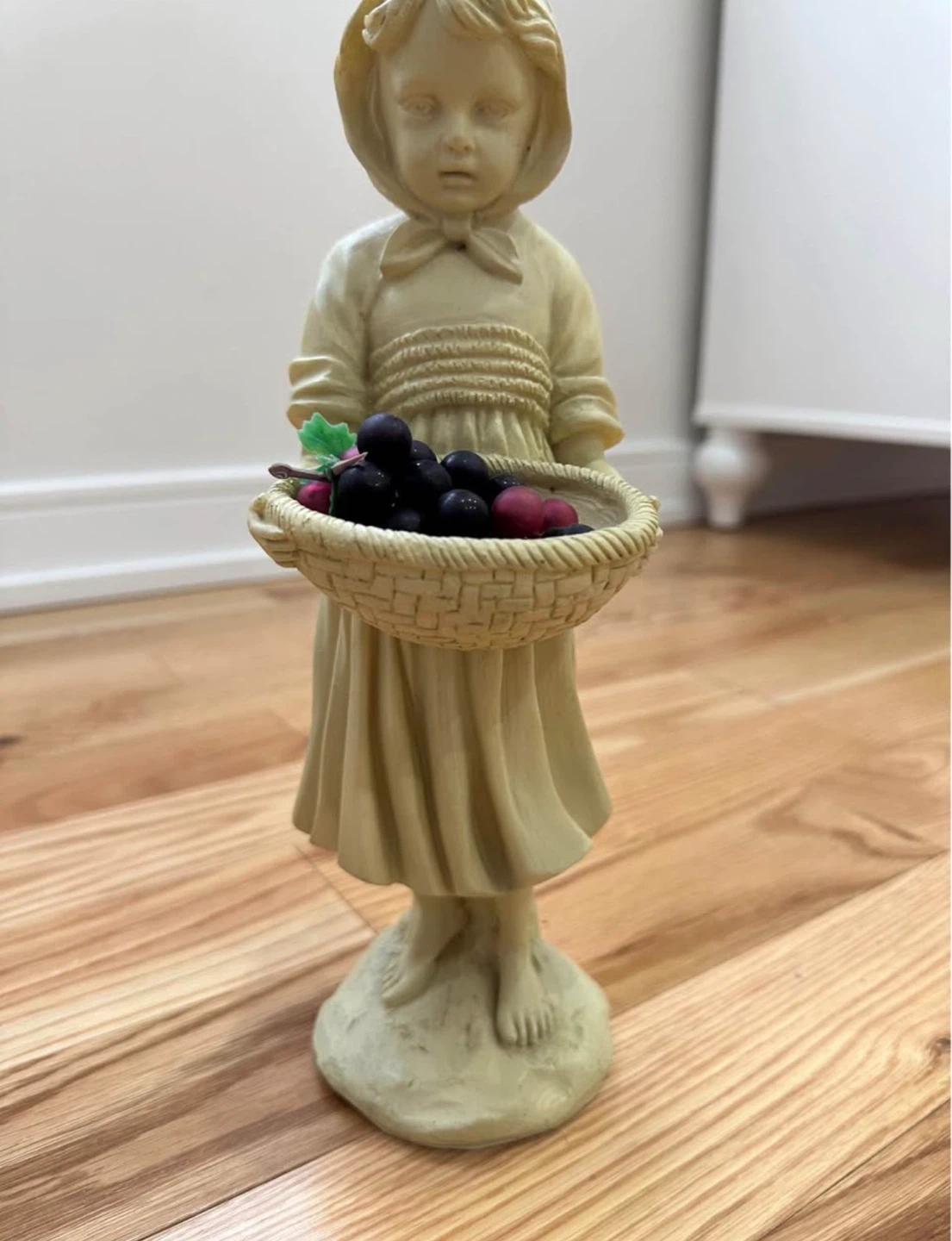 Set of 2 vintage boy and girl statues with fruit baskets - photo 2