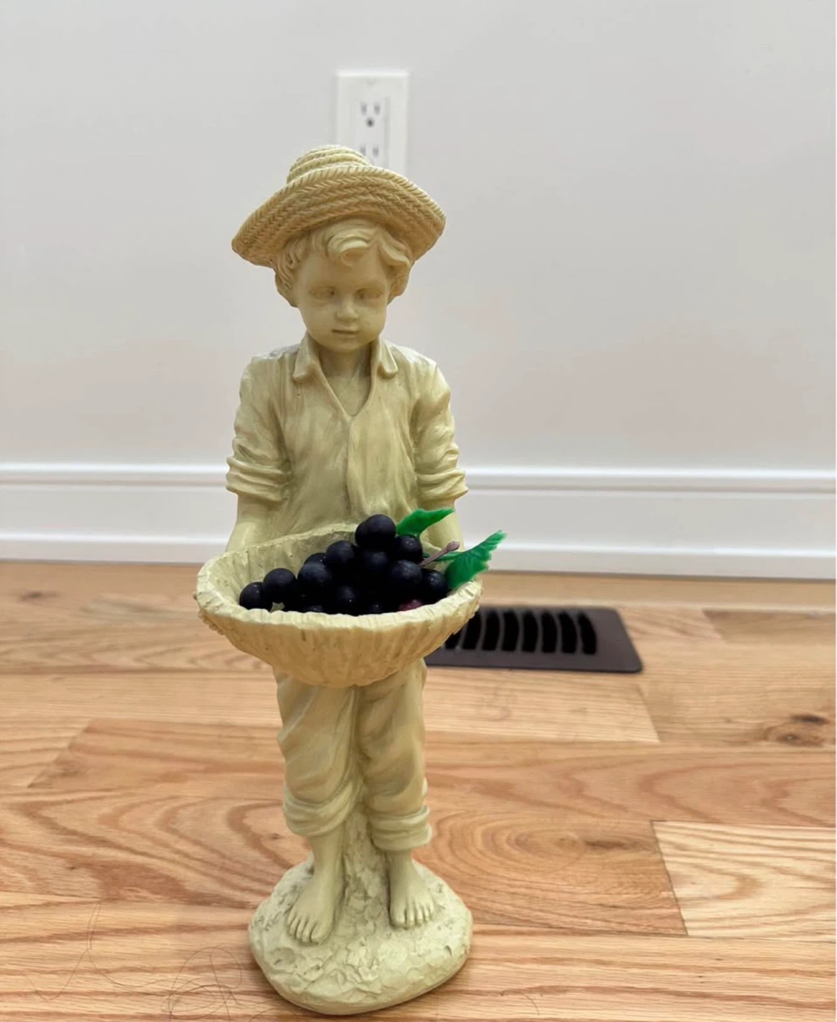 Set of 2 vintage boy and girl statues with fruit baskets - photo 3