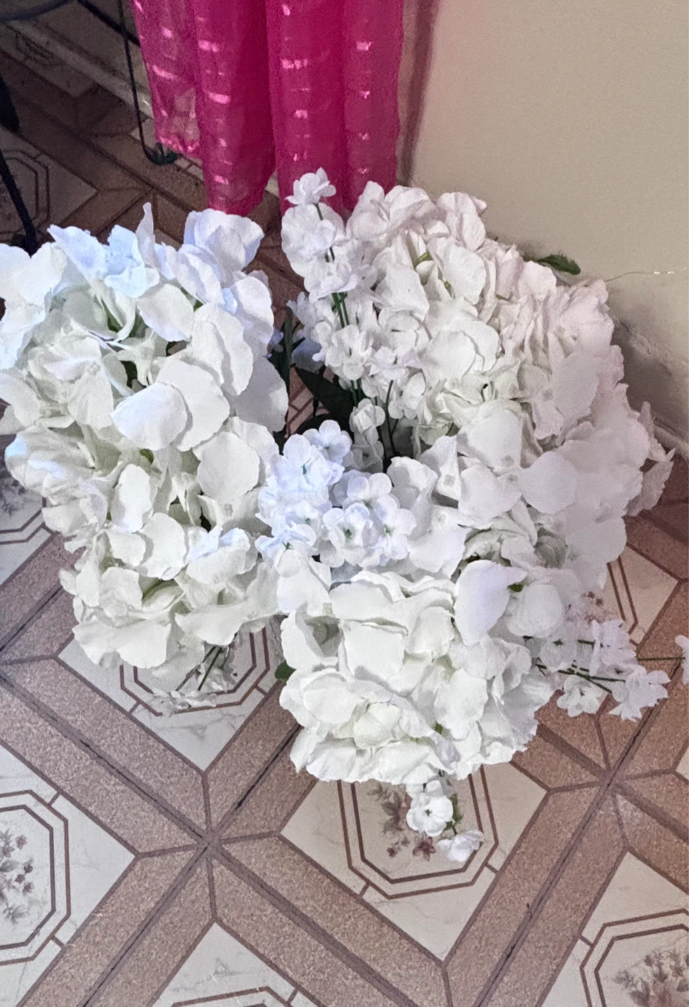⚽ White Artificial Flower Arrangement in Mosaic Vase - photo 3
