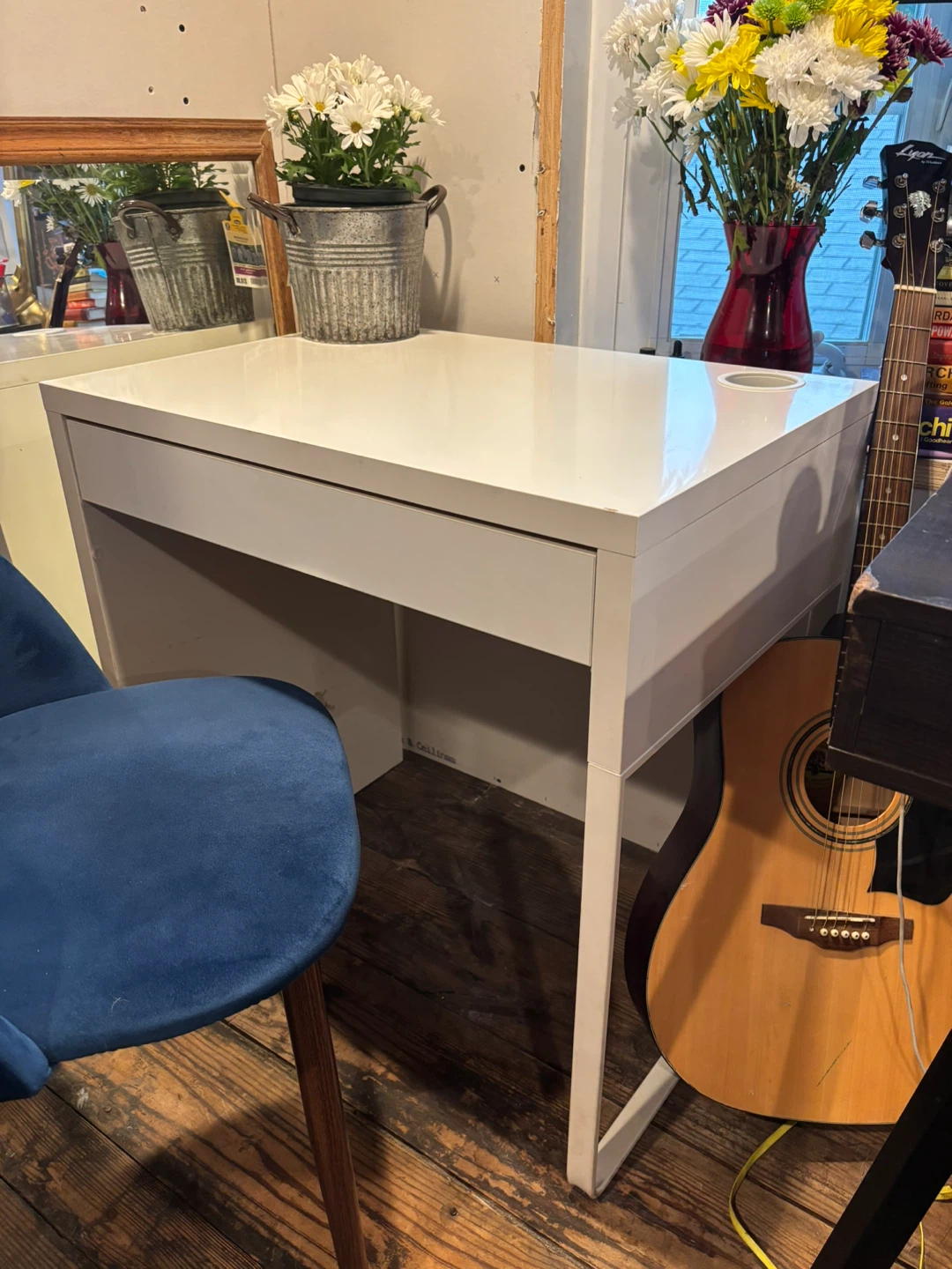 Modern White Desk with beautiful blue chair (flower included) - photo 2