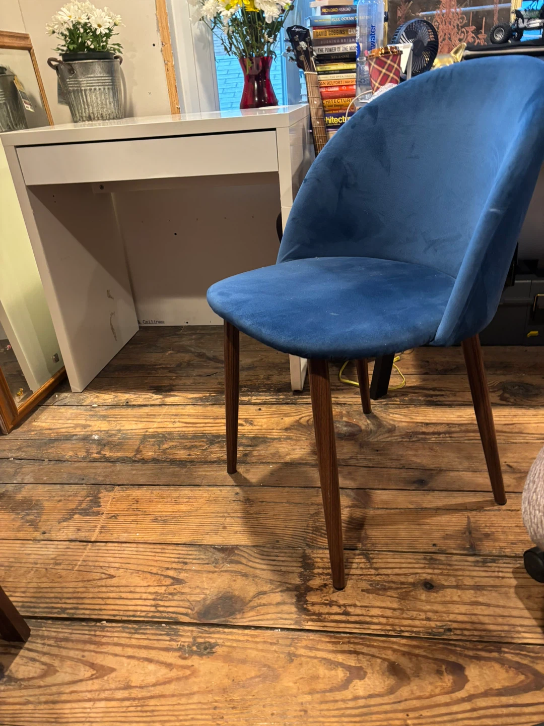 Modern White Desk with beautiful blue chair (flower included) - photo 4