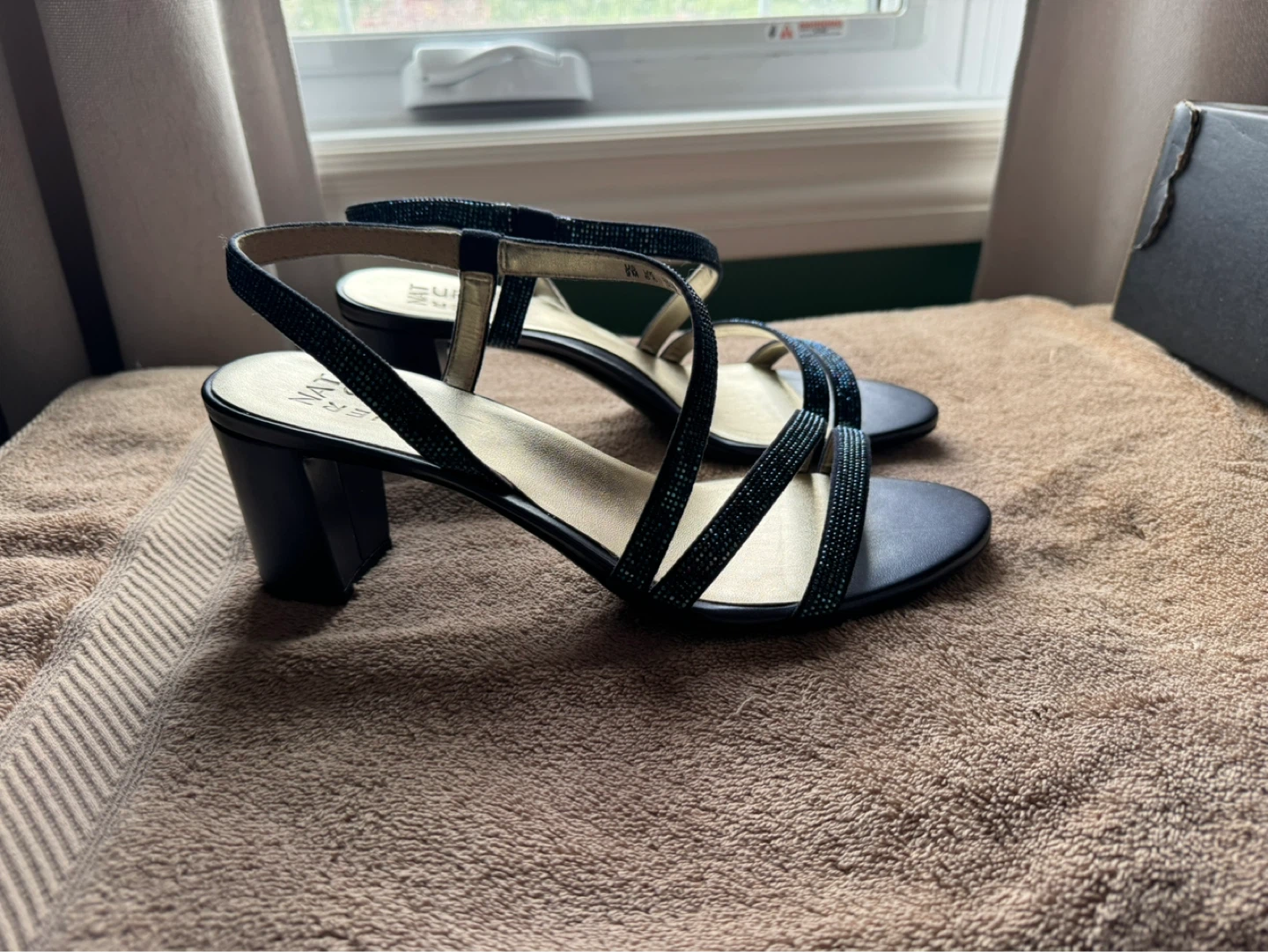 Naturalizer Vanessa2 Navy Heels - Size 9