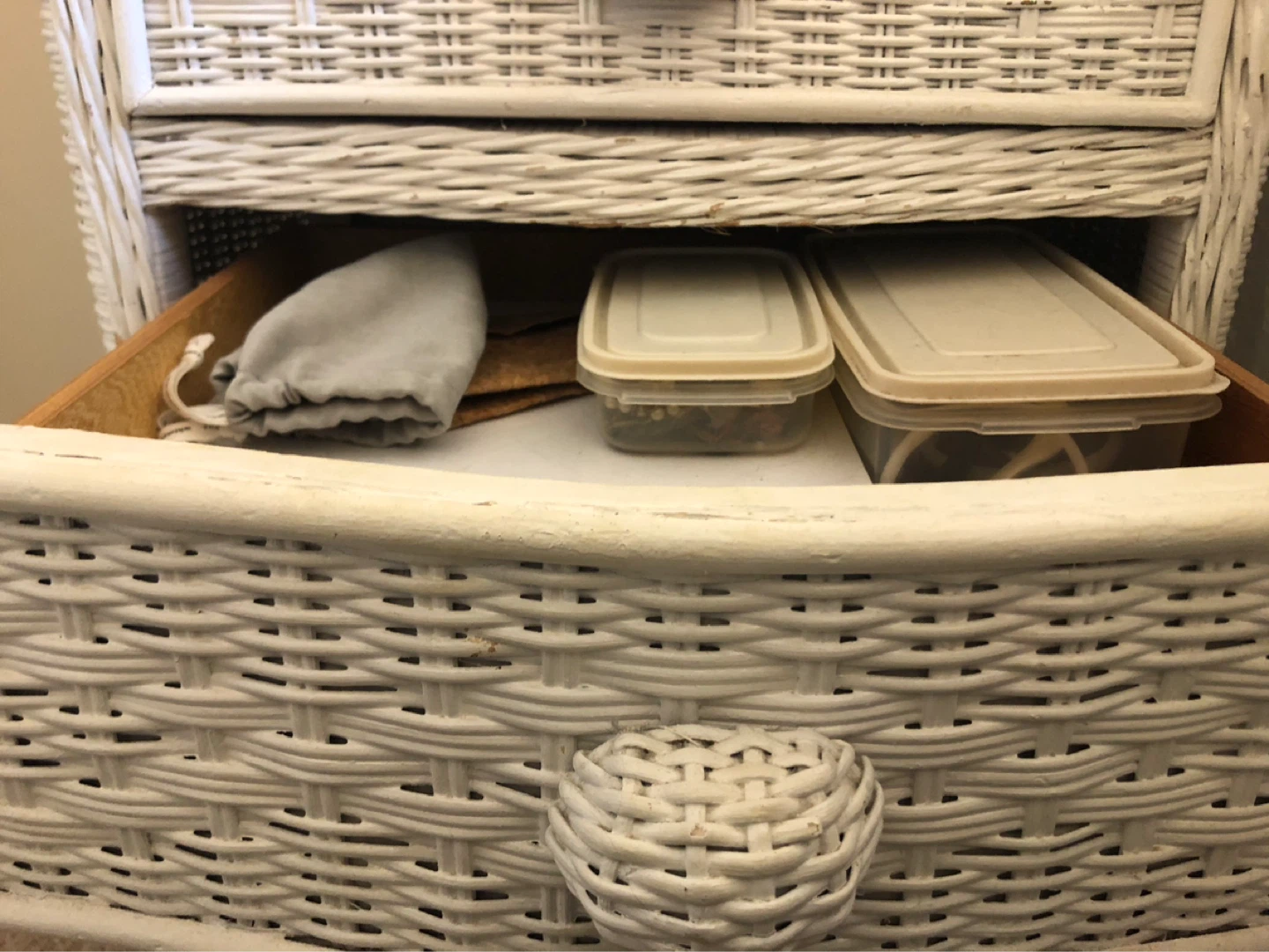 White wicker dresser chest of drawers - photo 5