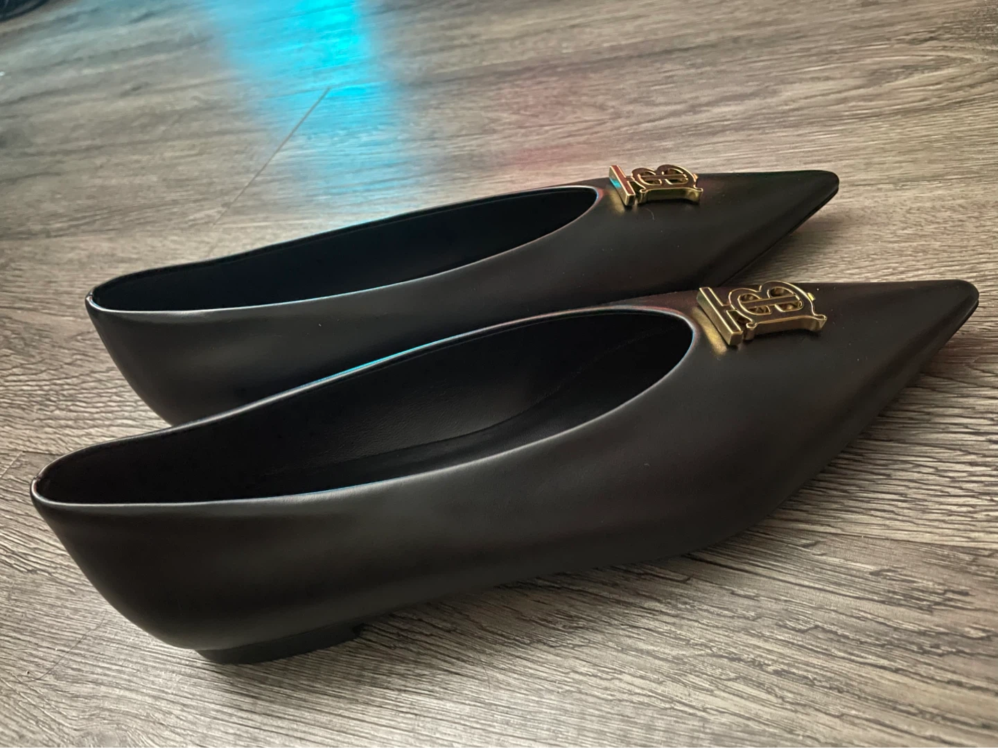 Burberry Black Leather Pointed Toe Flats with Gold⚽️ - photo 3